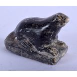 A NORTH AMERICAN INUIT CARVED STONE SEAL. 3.25 cm wide.