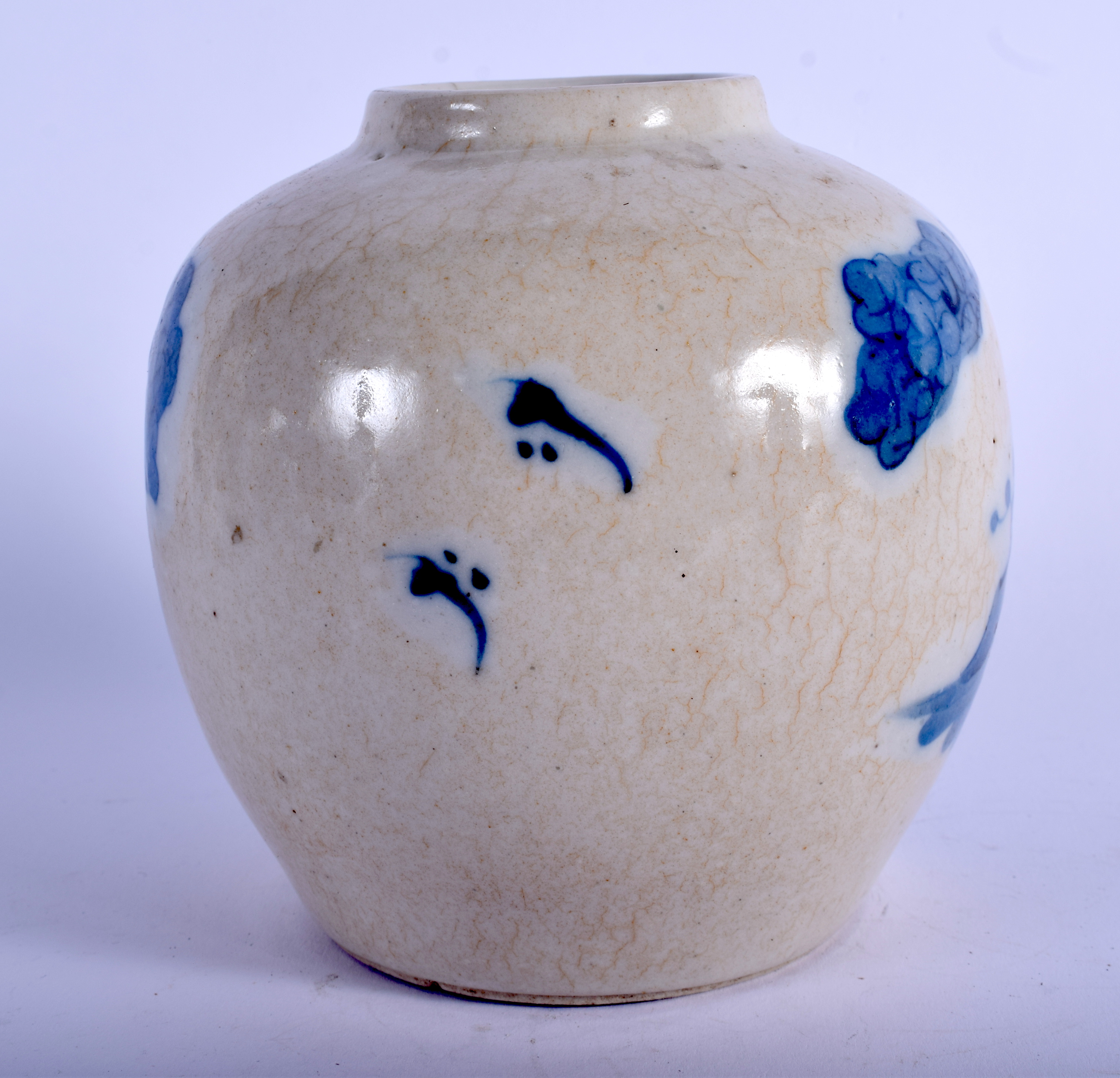 A 19TH CENTURY CHINESE BLUE AND WHITE PORCELAIN GINGER JAR Qing, painted with figures. 14 cm x 10 c - Image 2 of 4