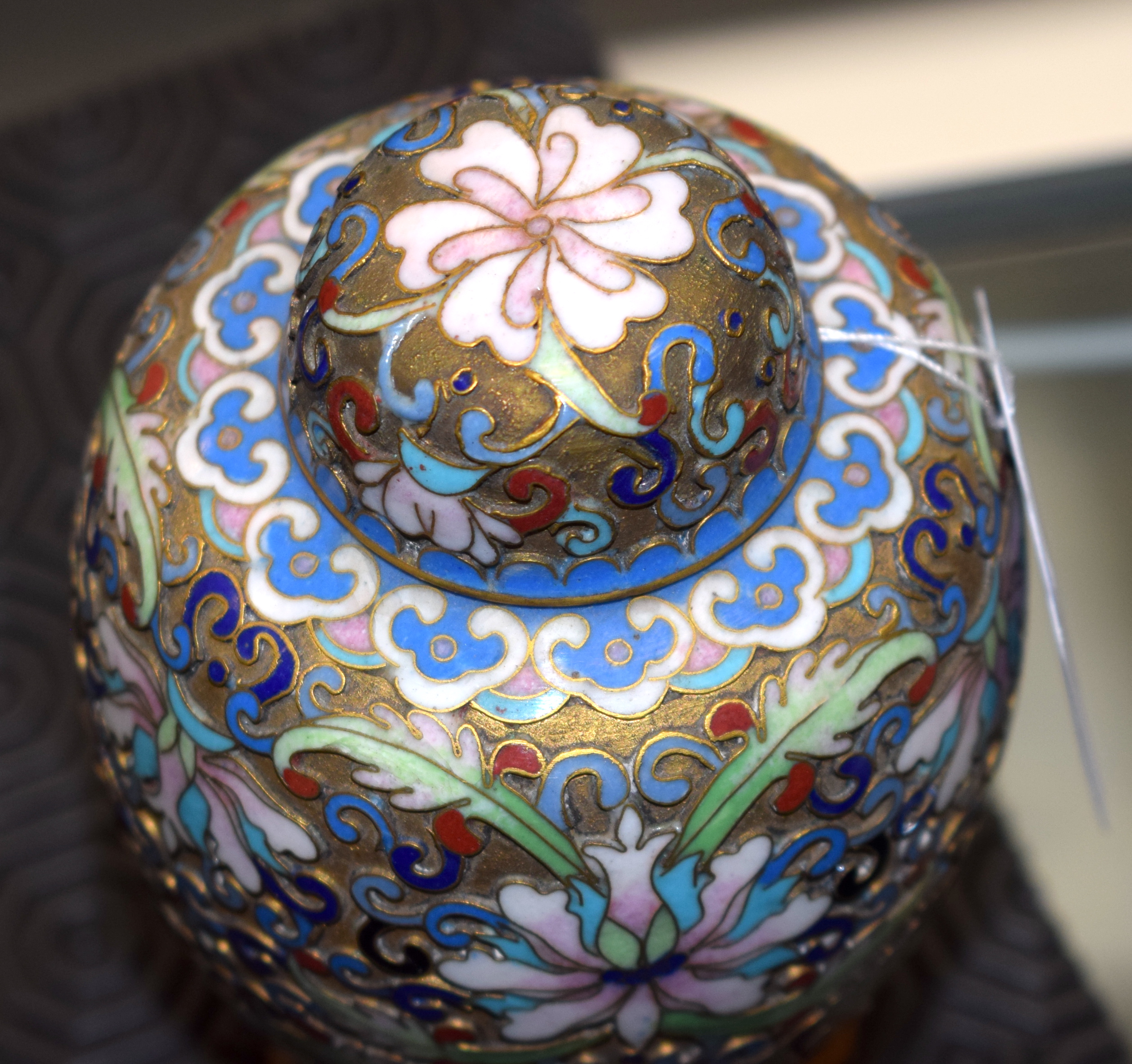 AN EARLY 20TH CENTURY CHINESE CLOISONNE ENAMEL VASE AND COVER together with a Peking style vase. La - Image 10 of 10