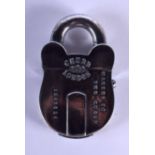 A SILVER PADLOCK VESTA CASE. 4 cm x 5 cm.