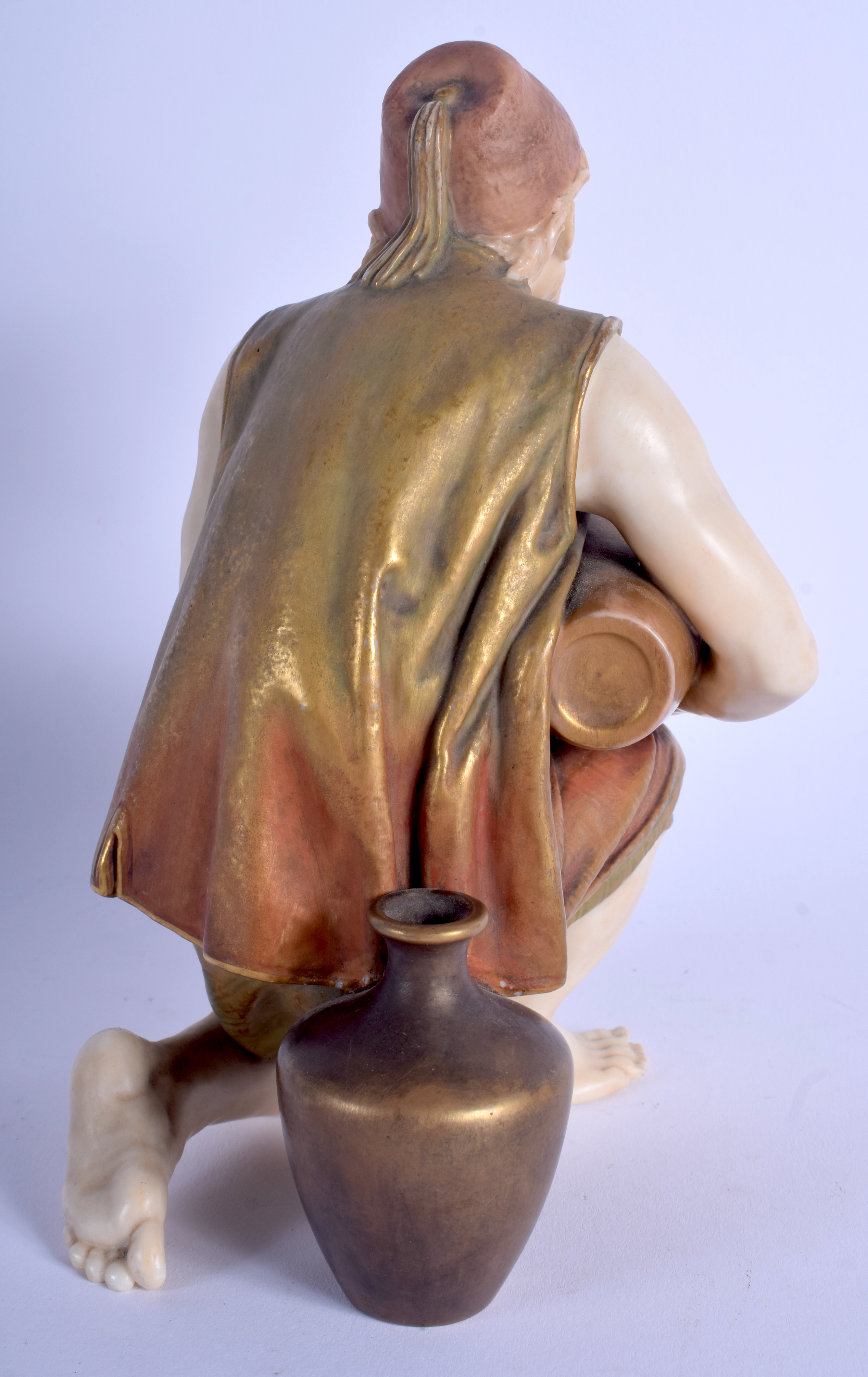 A RARE 19TH CENTURY ROYAL WORCESTER BLUSH IVORY FIGURE modelled as a male pouring a water vessel. 1 - Bild 2 aus 3
