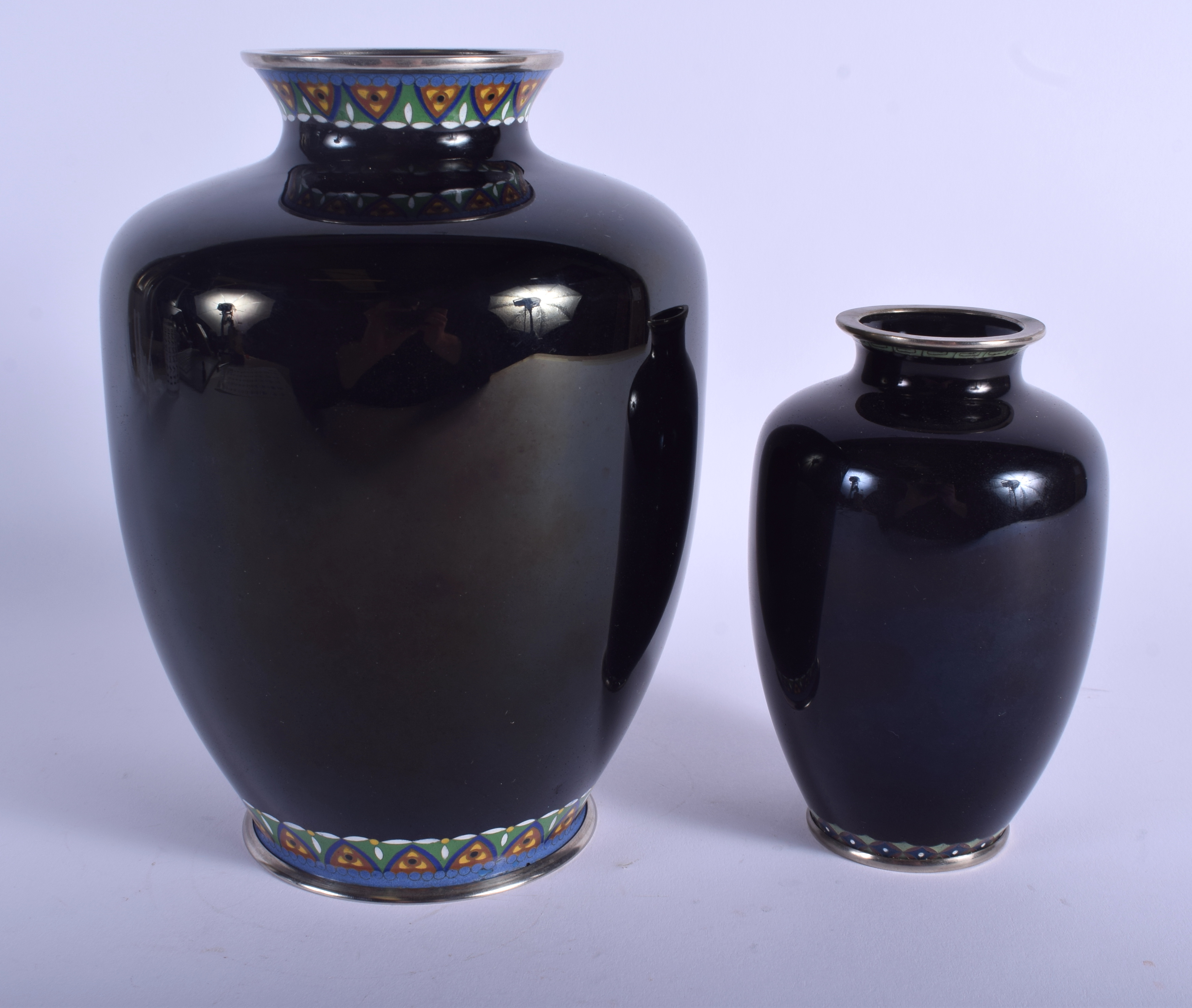 AN EARLY 20TH CENTURY JAPANESE MEIJI PERIOD ANDO CLOISONNE VASE together with a matching smaller va - Image 2 of 6