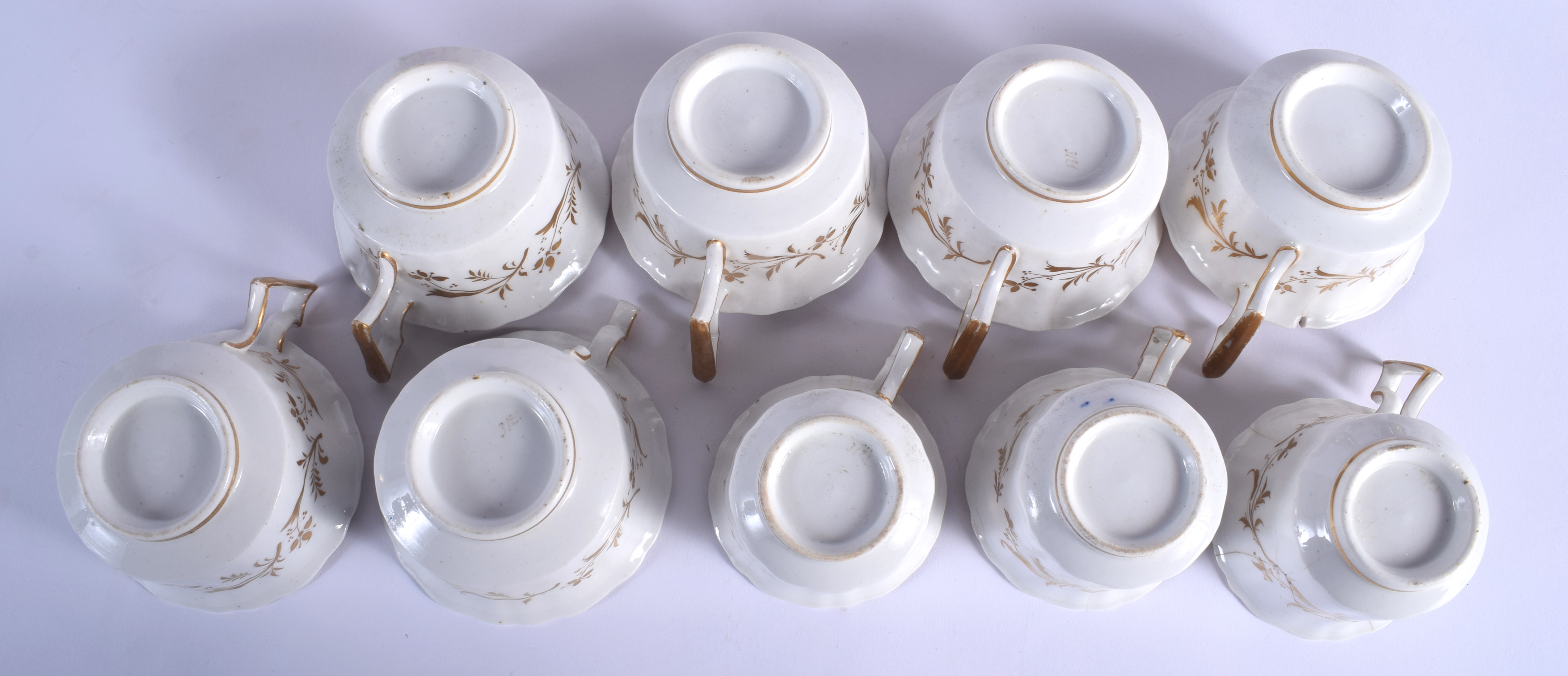 AN EARLY 19TH CENTURY ENGLISH PORCELAIN TEASET possibly Coalport or Spode, painted with roses. Larg - Bild 2 aus 8