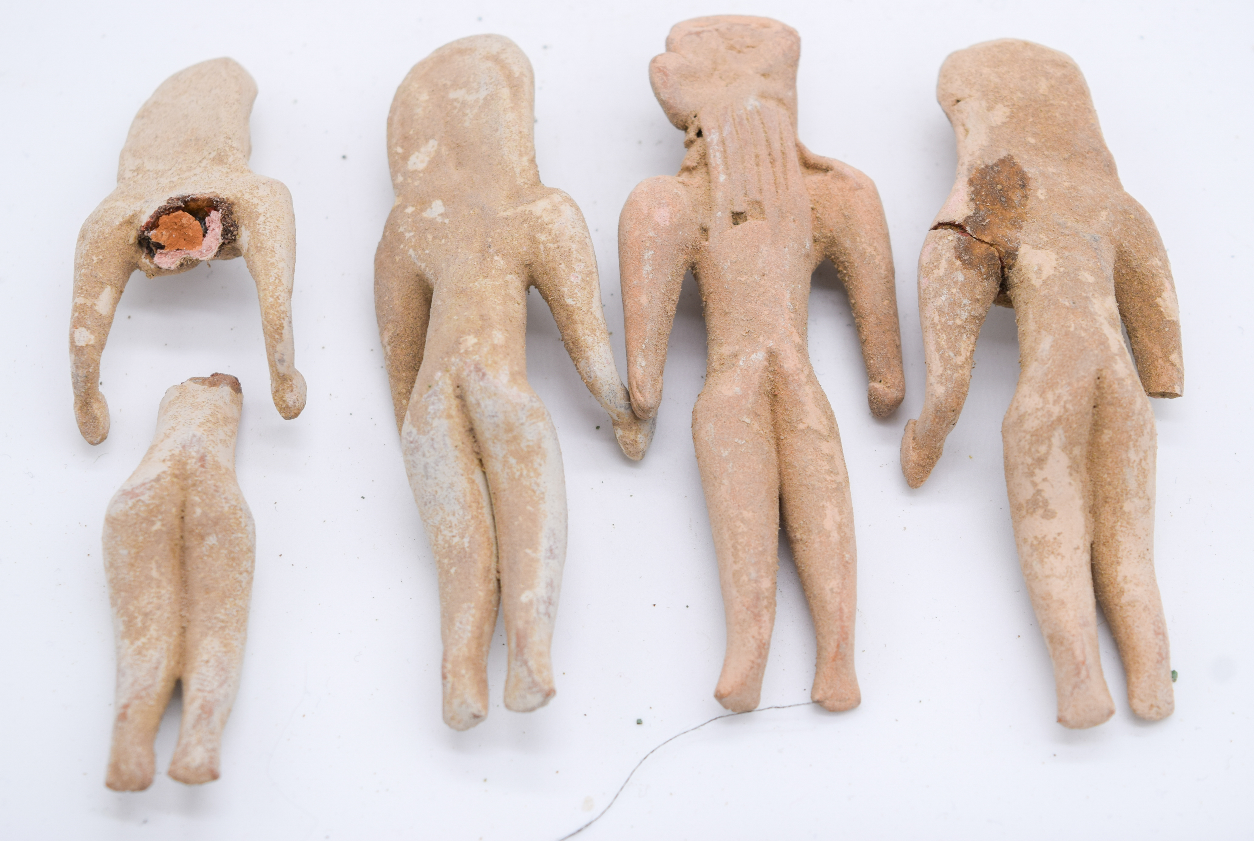 Four small Egyptian stone figures 8.5cm - Image 2 of 2