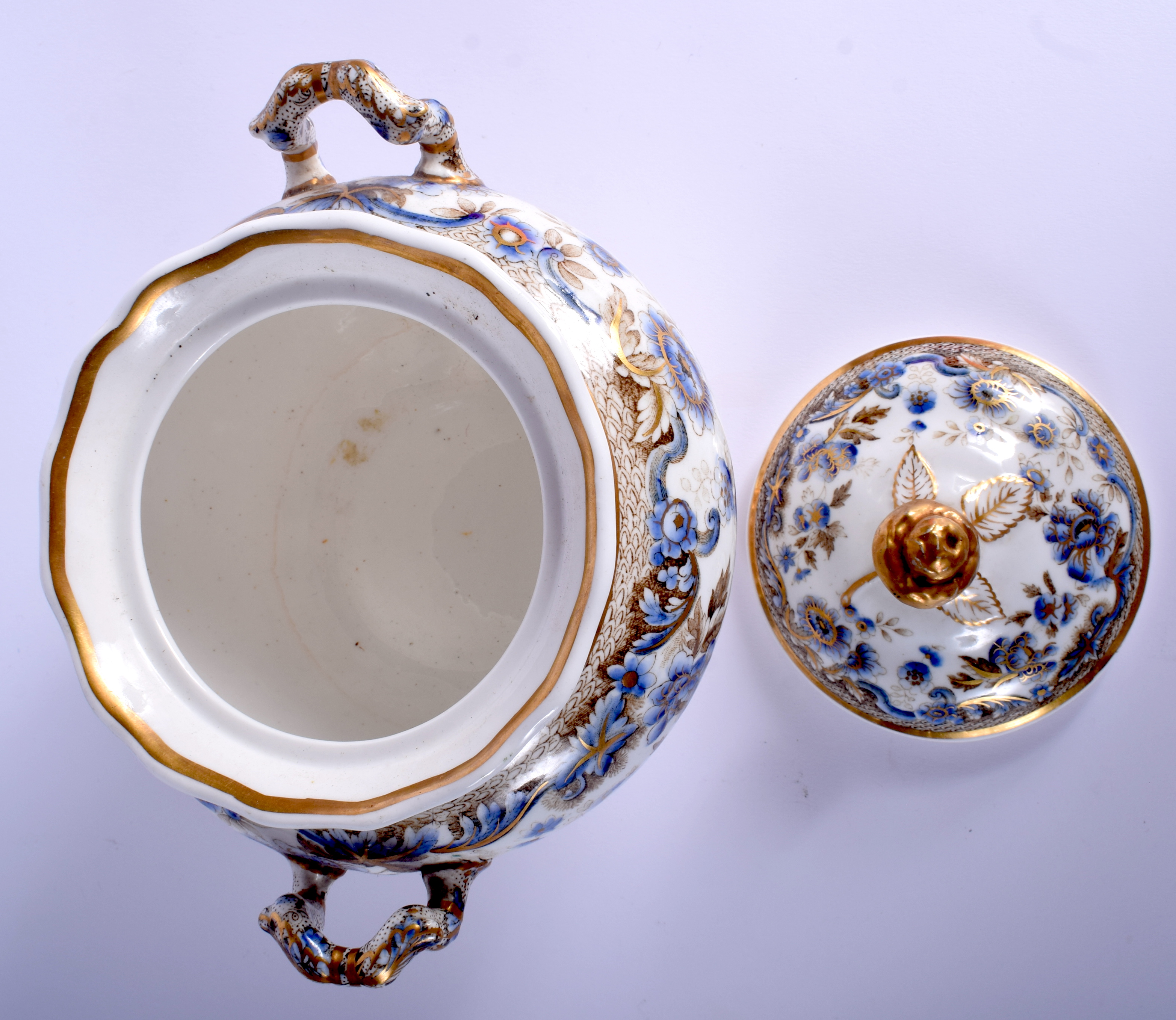 AN EARLY 19TH CENTURY SPODE SUCRIER AND COVER together with a pearlware dish. Largest 17 cm x 17 cm - Bild 3 aus 4