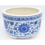 A Chinese blue and white ceramic brush pot 11cm x 18cm