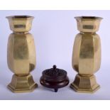 A PAIR OF 18TH/19TH CENTURY CHINESE POLISHED BRONZE VASES Qing, together with a censer & cover. Lar
