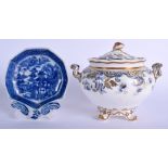 AN EARLY 19TH CENTURY SPODE SUCRIER AND COVER together with a pearlware dish. Largest 17 cm x 17 cm