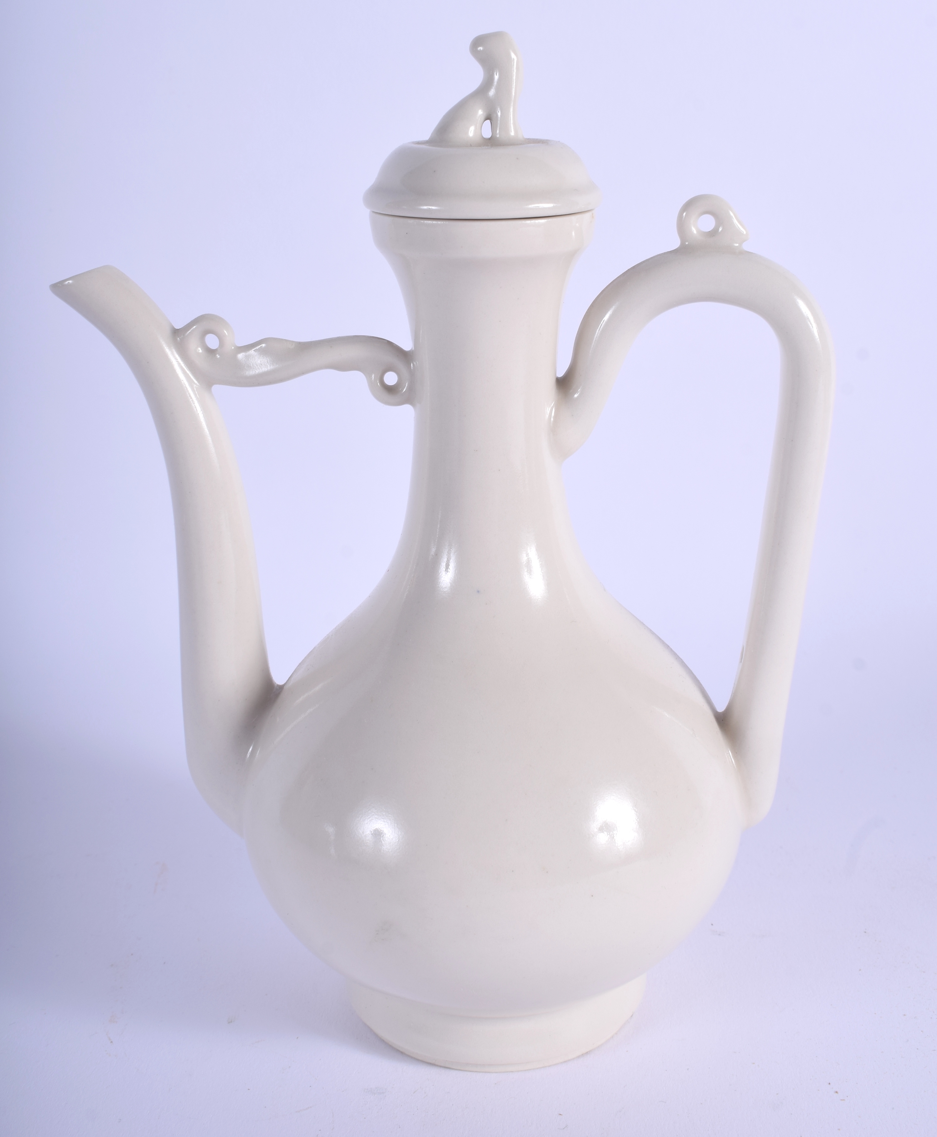 AN EARLY 20TH CENTURY CHINESE QINGBAI PORCELAIN EWER Late Qing/Republic. 18 cm high. - Image 2 of 3