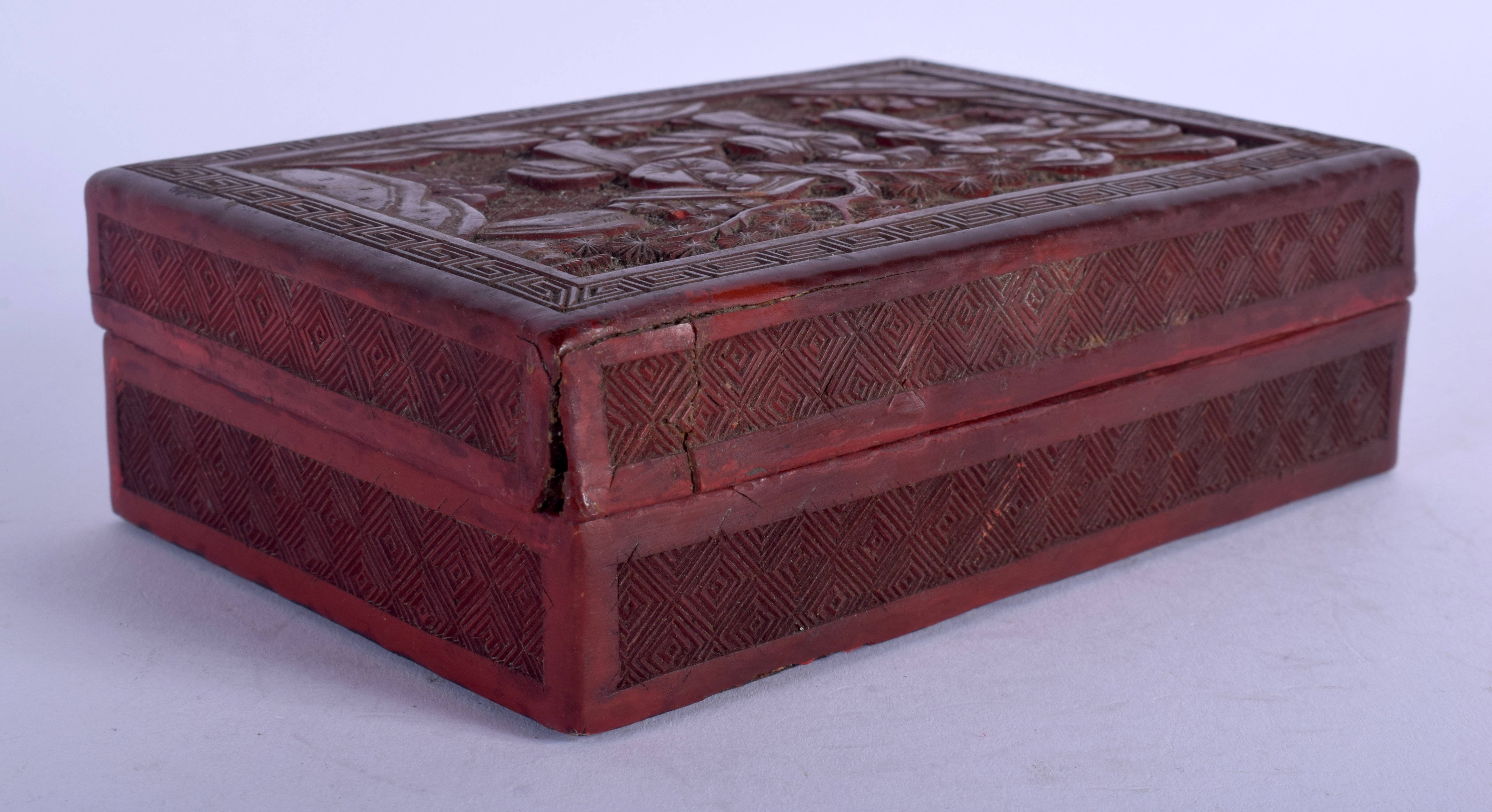 A 19TH CENTURY CHINESE CARVED CINNABAR LACQUER BOX AND COVER Qing. 14 cm x 9 cm. - Image 2 of 4