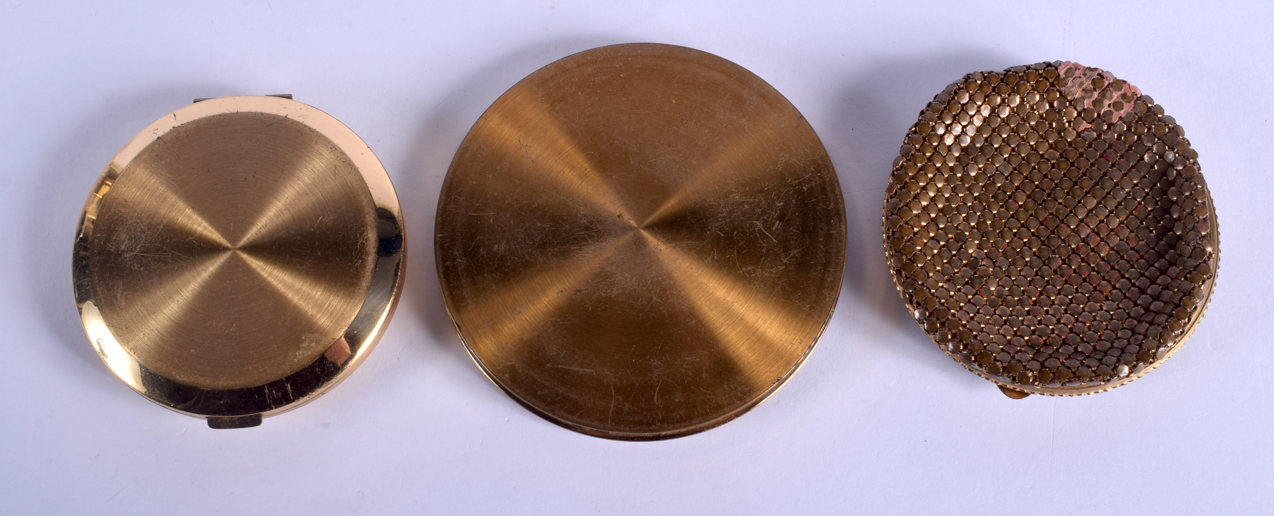 THREE VINTAGE COMPACTS. 8.5 cm diameter. (3) - Image 2 of 3
