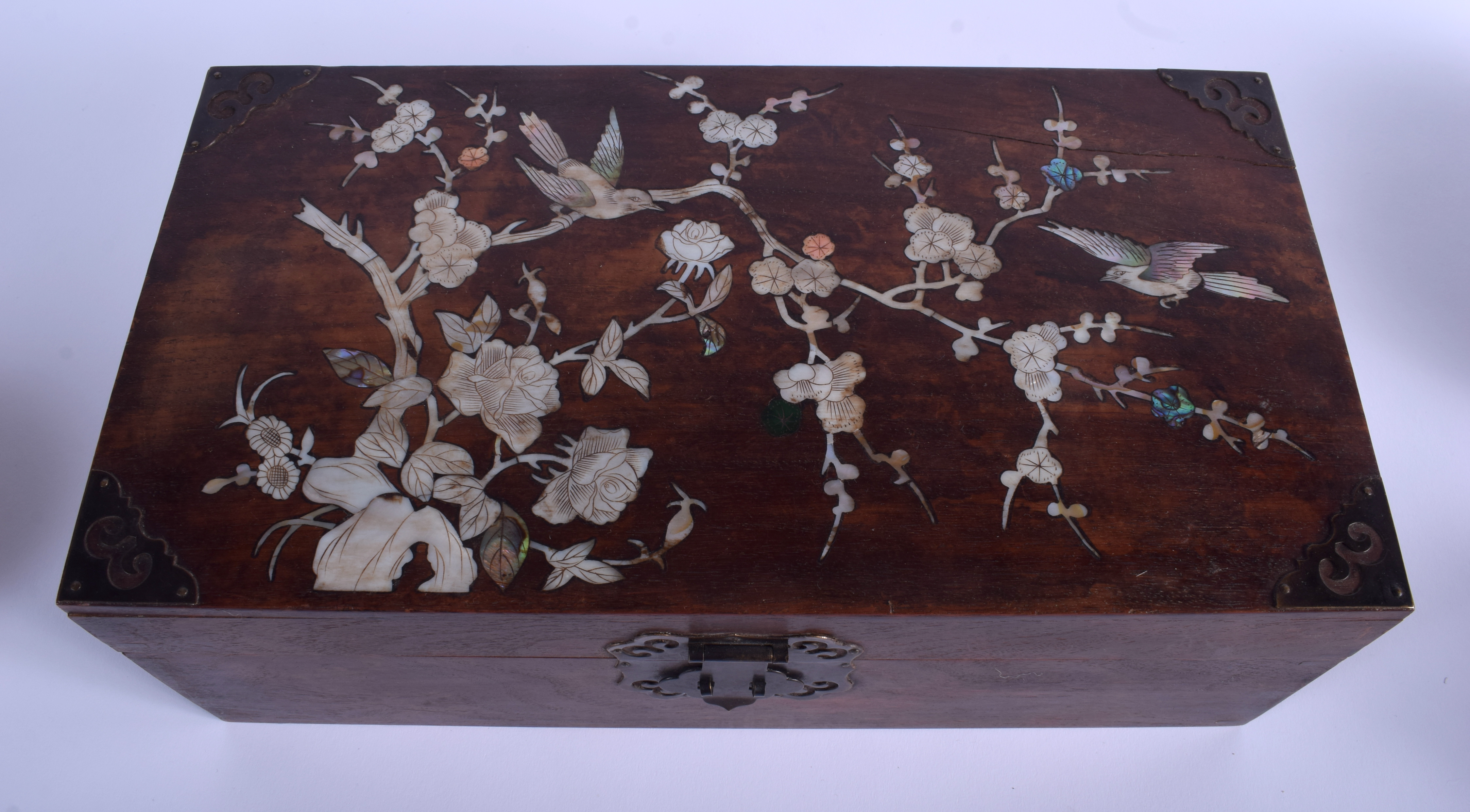 AN EARLY 20TH CENTURY CHINESE HONGMU HARDWOOD CASKET Late Qing, decorated with birds and foliage. 3 - Image 3 of 4