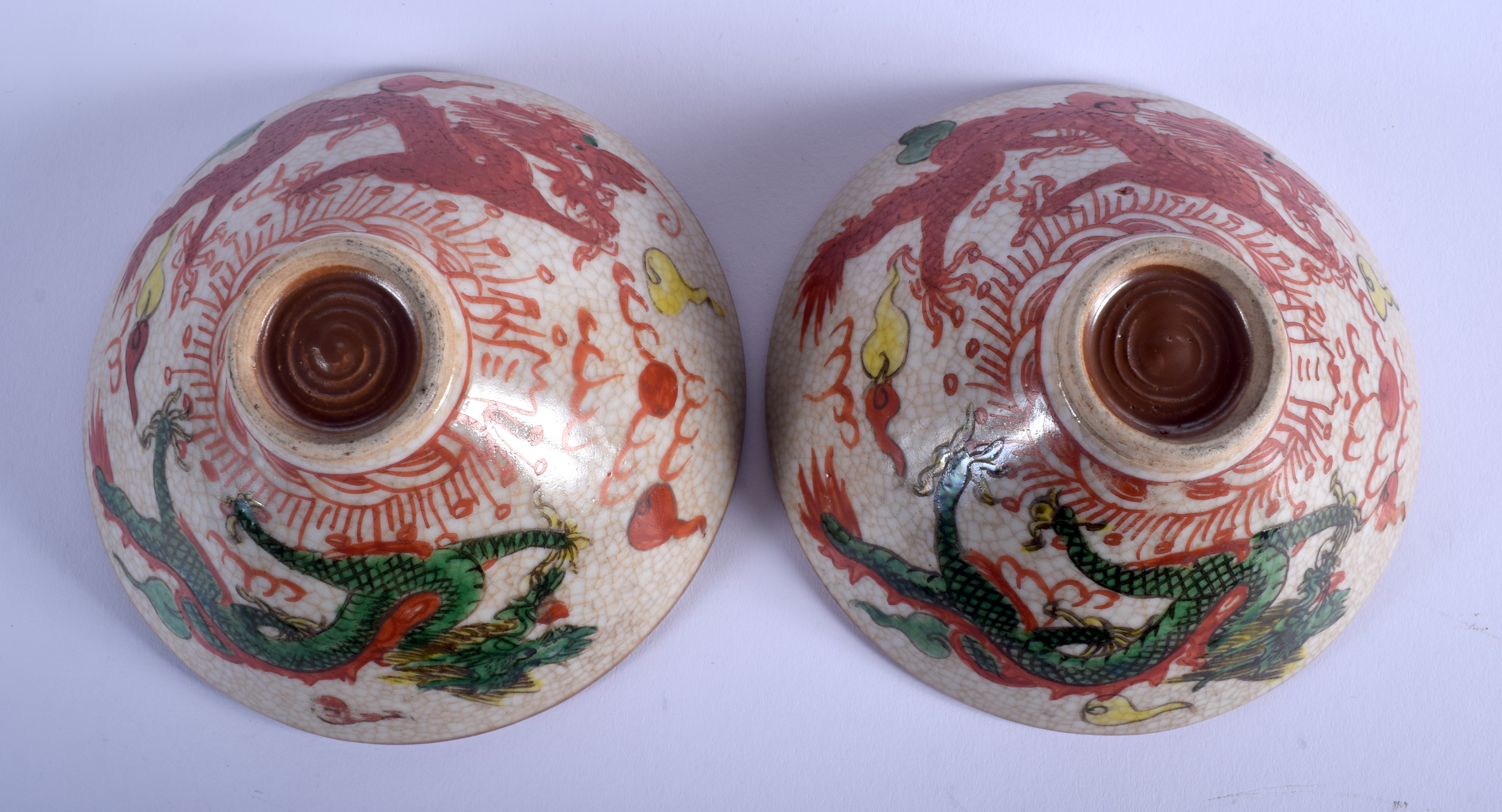 A PAIR OF 19TH CENTURY CHINESE FAMILLE VERTE IMMORTAL BOWLS Late Qing. 13.5 cm diameter. - Image 4 of 17