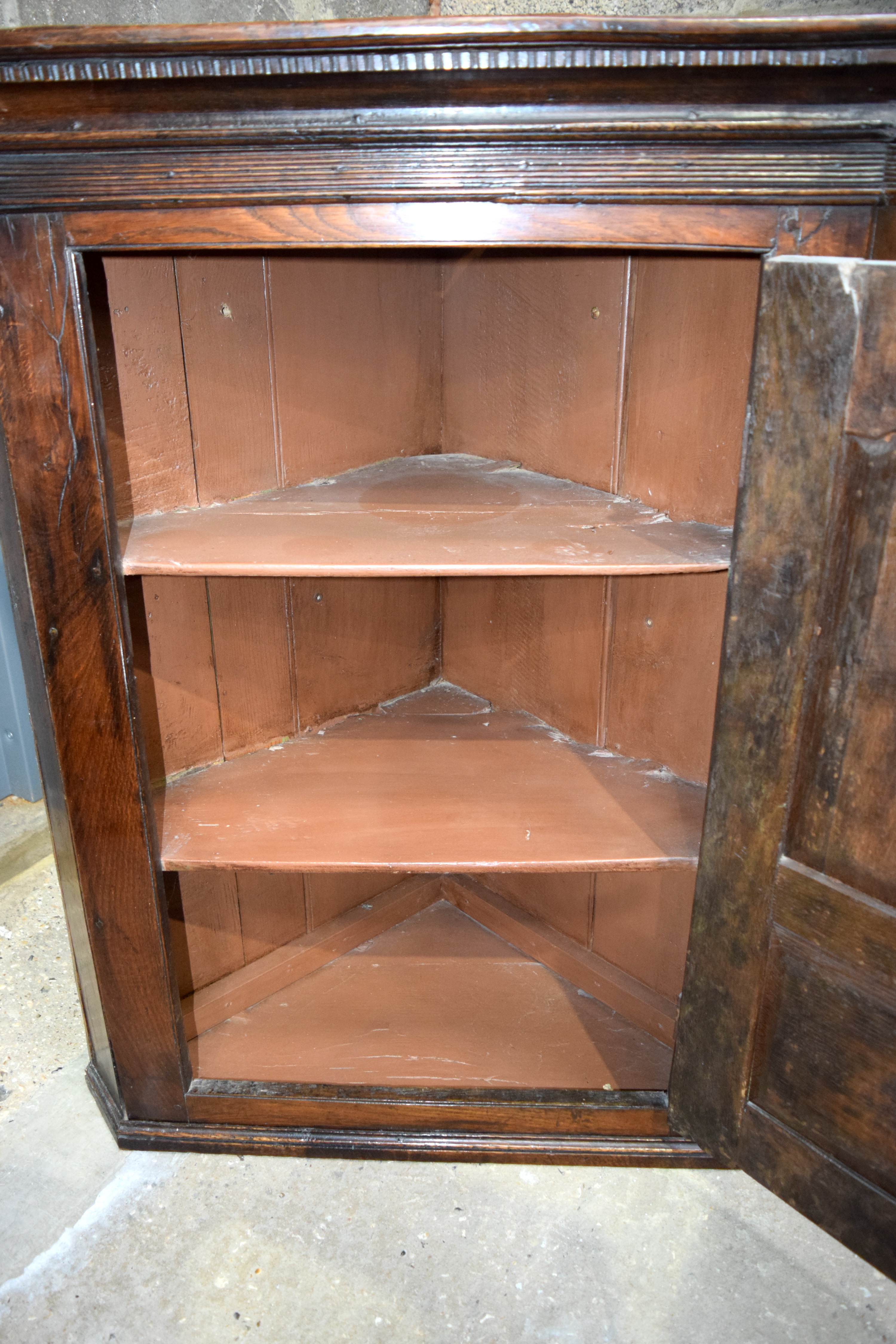 An 18th C Oak hanging Cupboard. 97cm x 79cm - Image 4 of 8