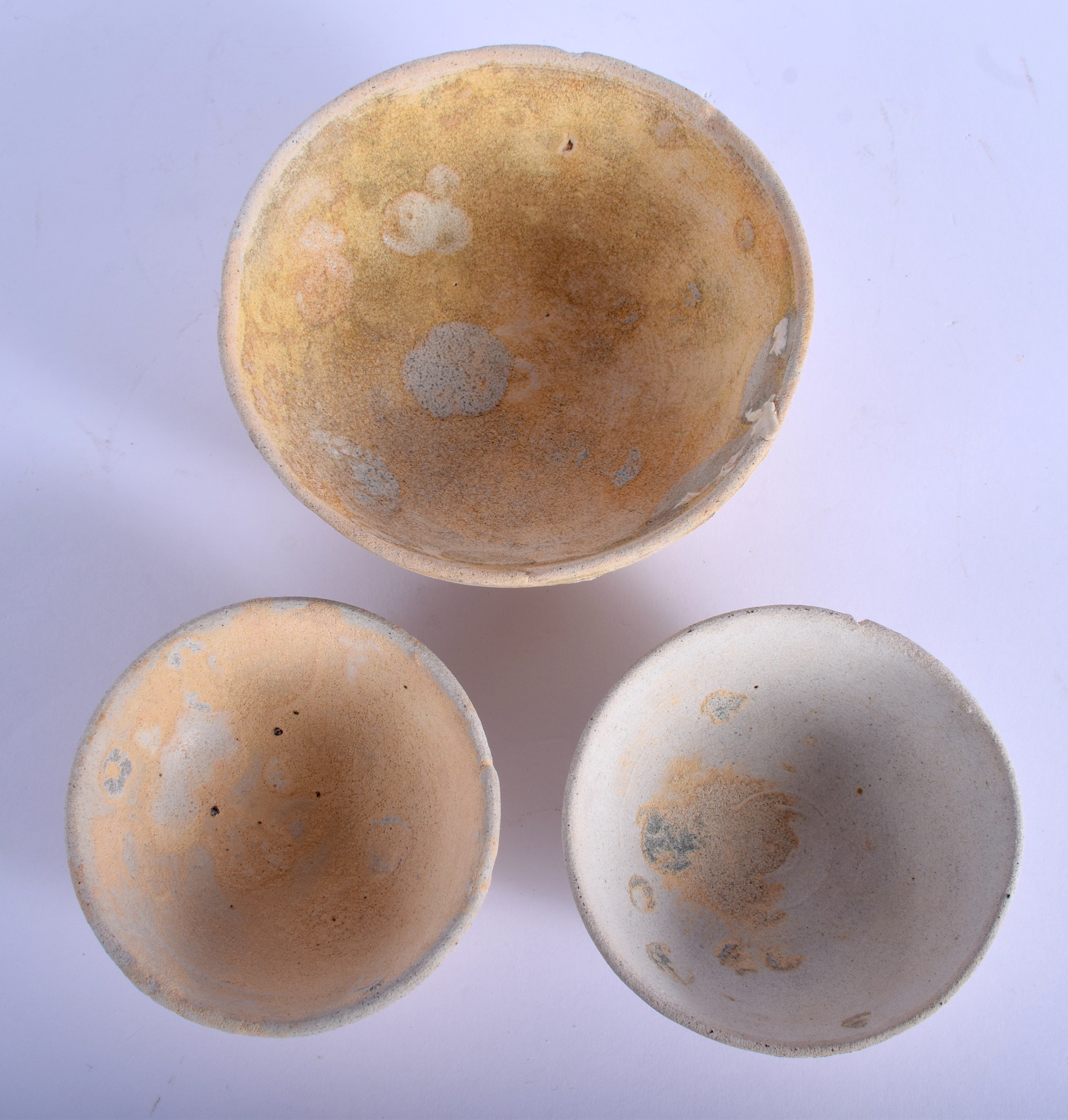 THREE 16TH/17TH CENTURY THAI SHIPWRECK POTTERY BOWLS. Largest 9 cm diameter. (3) - Image 3 of 4