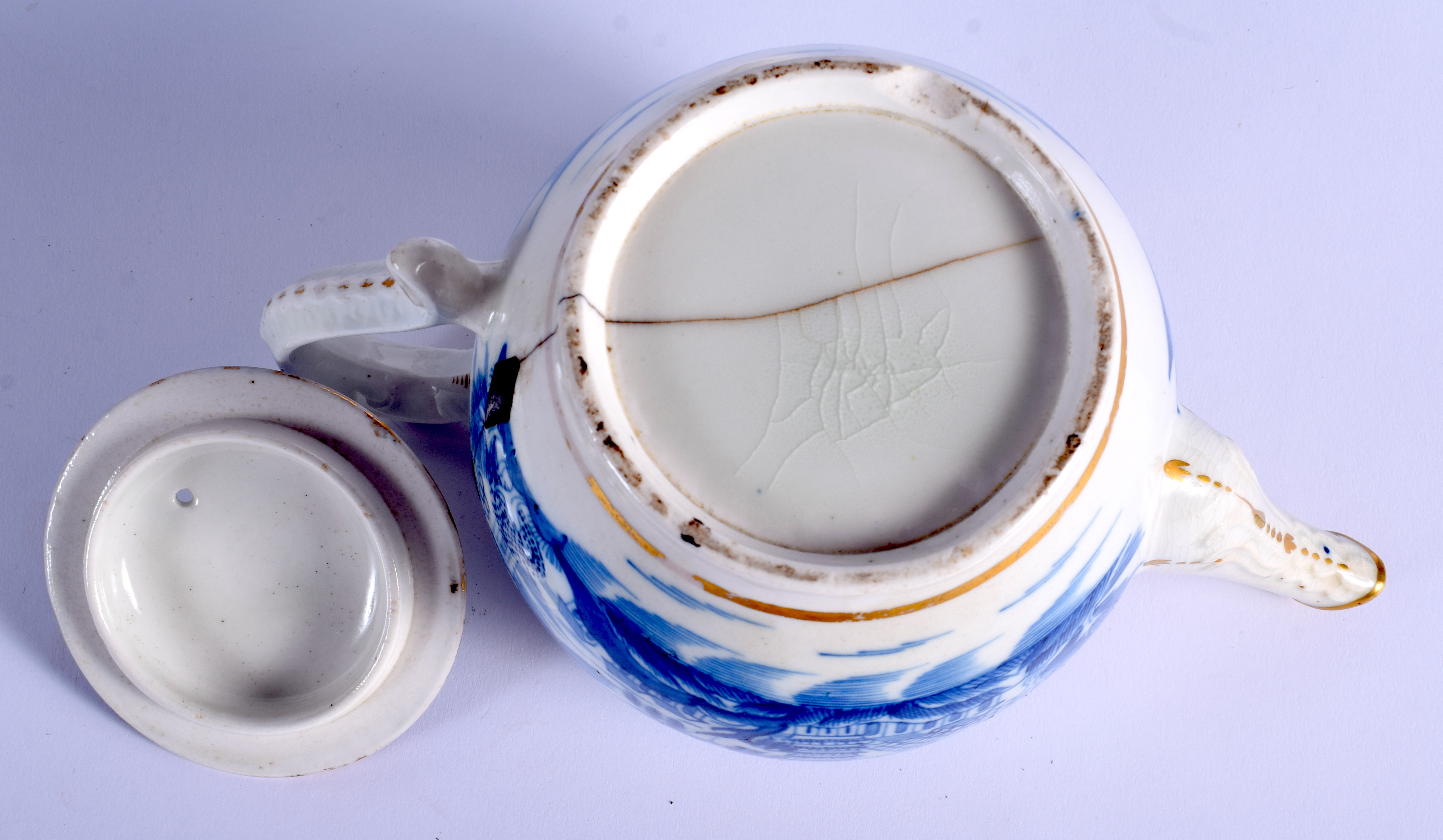 AN EARLY 19TH CENTURY ENGLISH PEARLWARE TEASET painted with landscapes. Largest 24 cm wide. (14) - Bild 3 aus 8