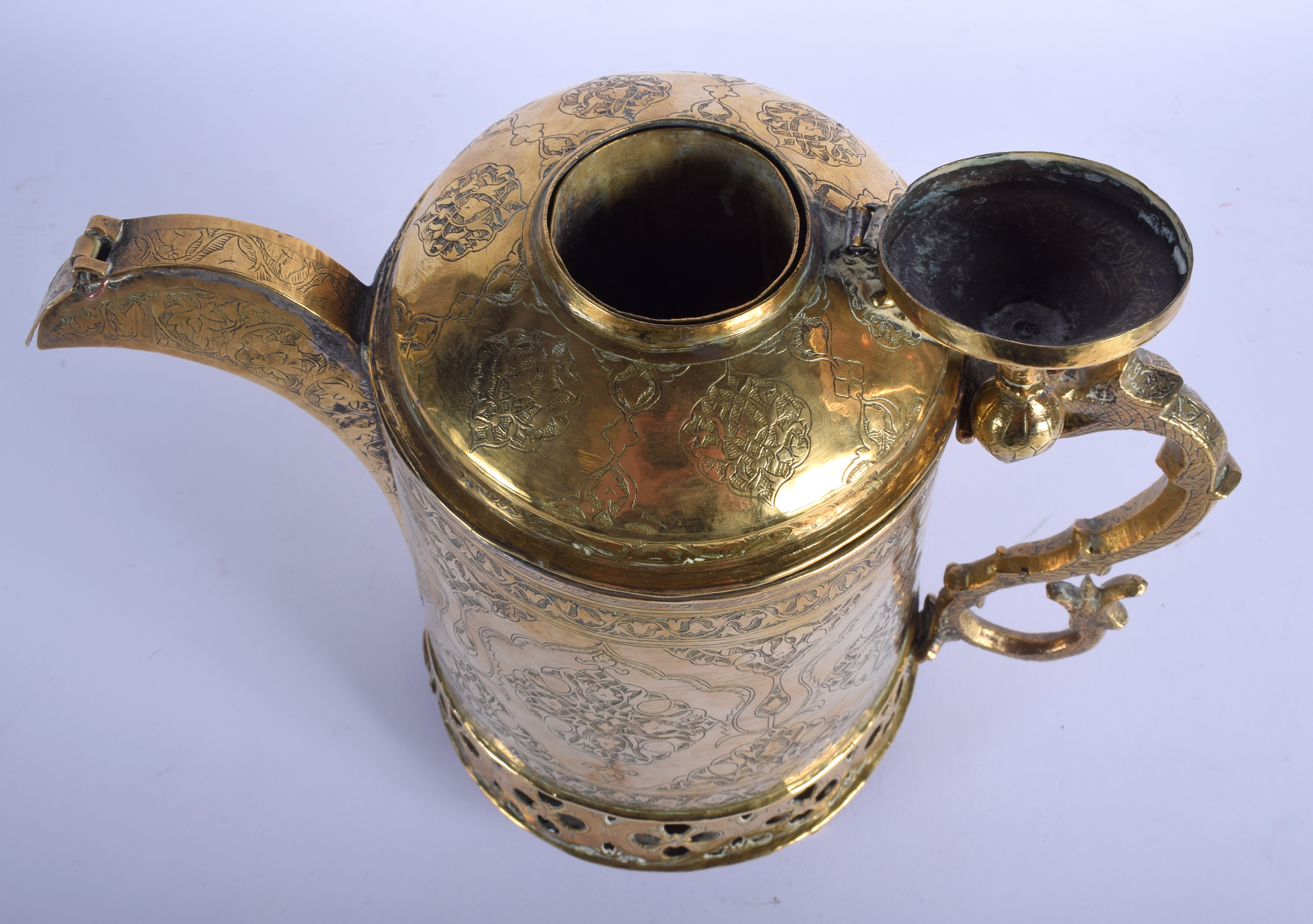 A LARGE 19TH CENTURY MIDDLE EASTERN BRASS KUFIC EWER decorated with foliage and vines. 30 cm x 22 c - Image 4 of 12