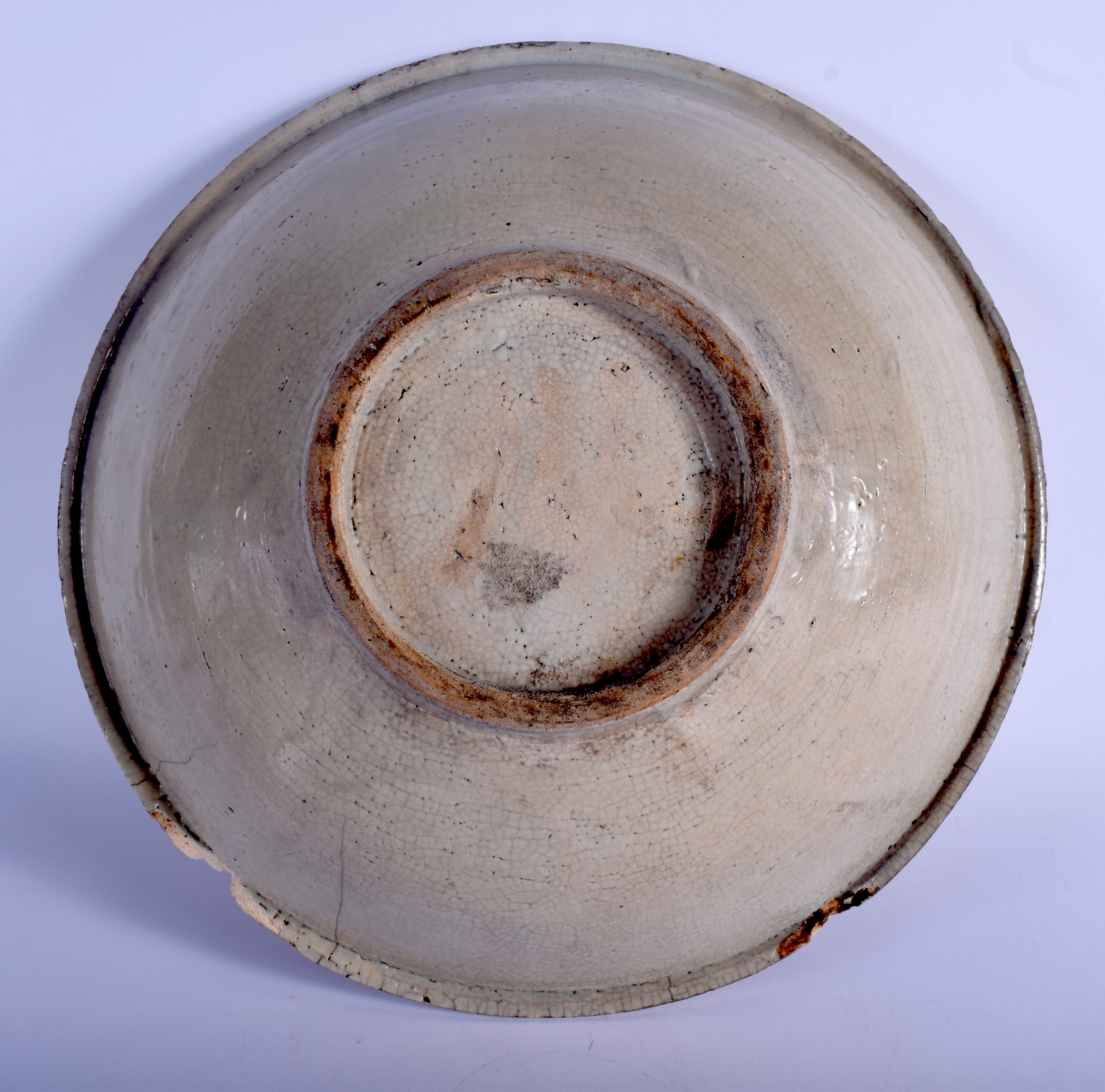AN 18TH CENTURY CHINESE VIETNAMESE BLUE AND WHITE STONEWARE BOWL painted with swirling motifs. 32 - Image 4 of 4