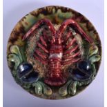 AN EARLY 20TH CENTURY PORTUGUESE PALISSY STYLE LOBSTER PLATE. 21 cm diameter.