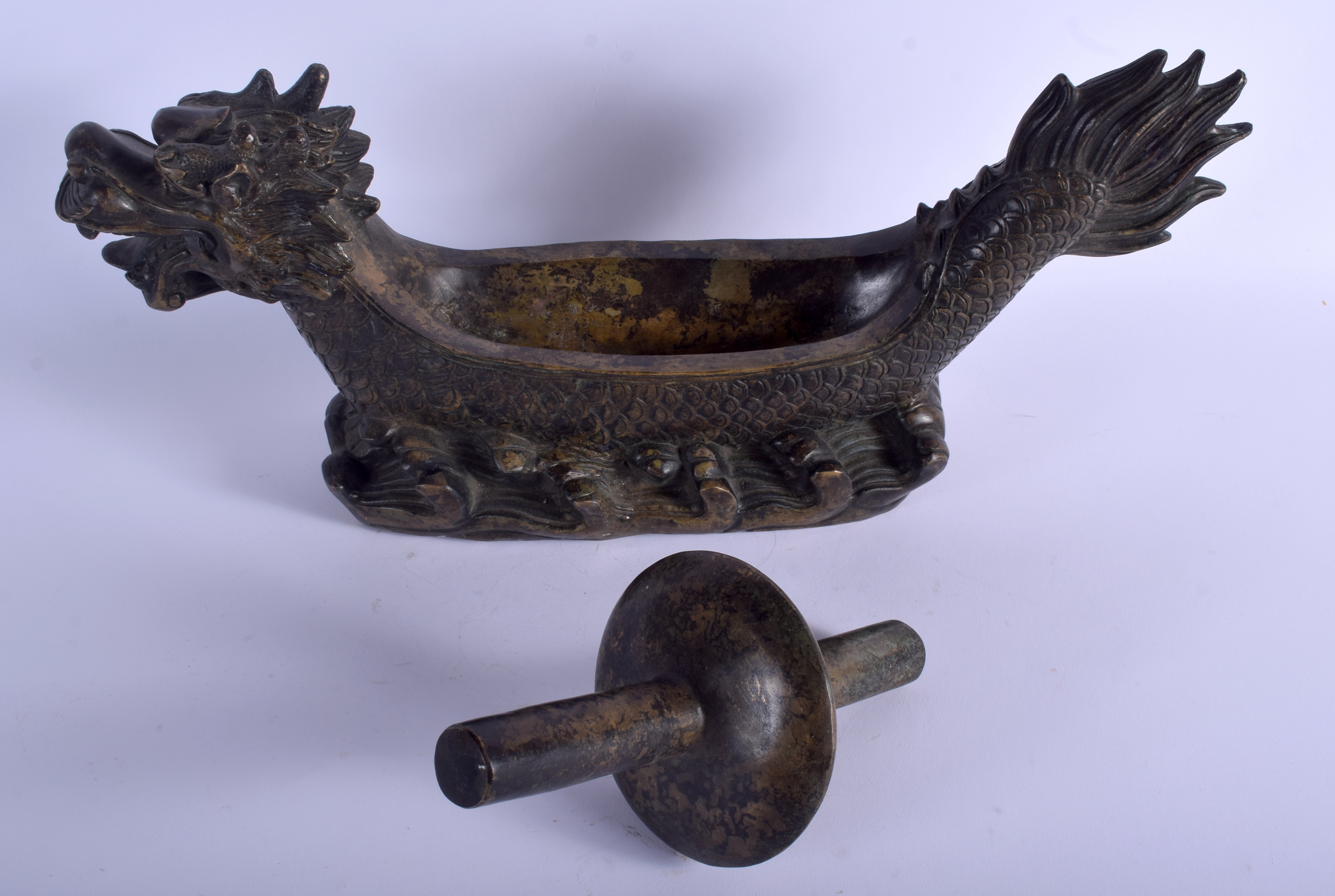 A LARGE CHINESE BRONZE MEDICINE HERB CRUSHER 20th Century, in the form of a dragon. 41 cm x 19 cm. - Image 2 of 3