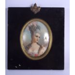 AN EARLY 20TH CENTURY EUROPEAN PAINTED BONE PORTRAIT MINIATURE depicting a pretty female. Image 8.