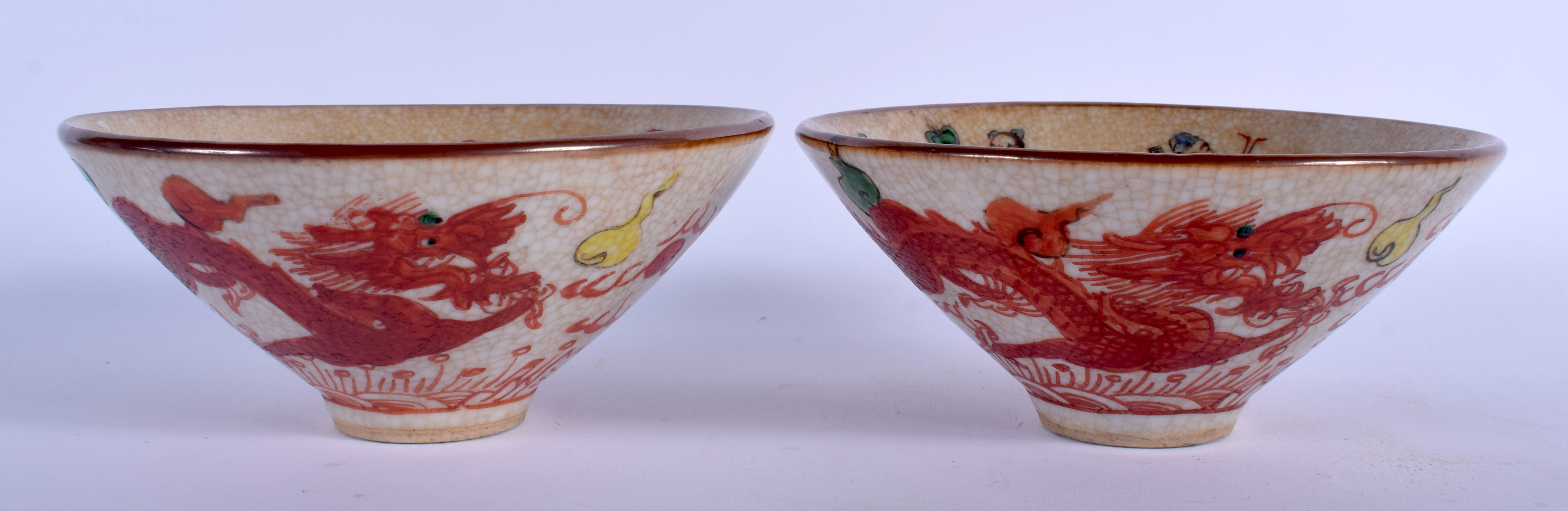 A PAIR OF 19TH CENTURY CHINESE FAMILLE VERTE IMMORTAL BOWLS Late Qing. 13.5 cm diameter.