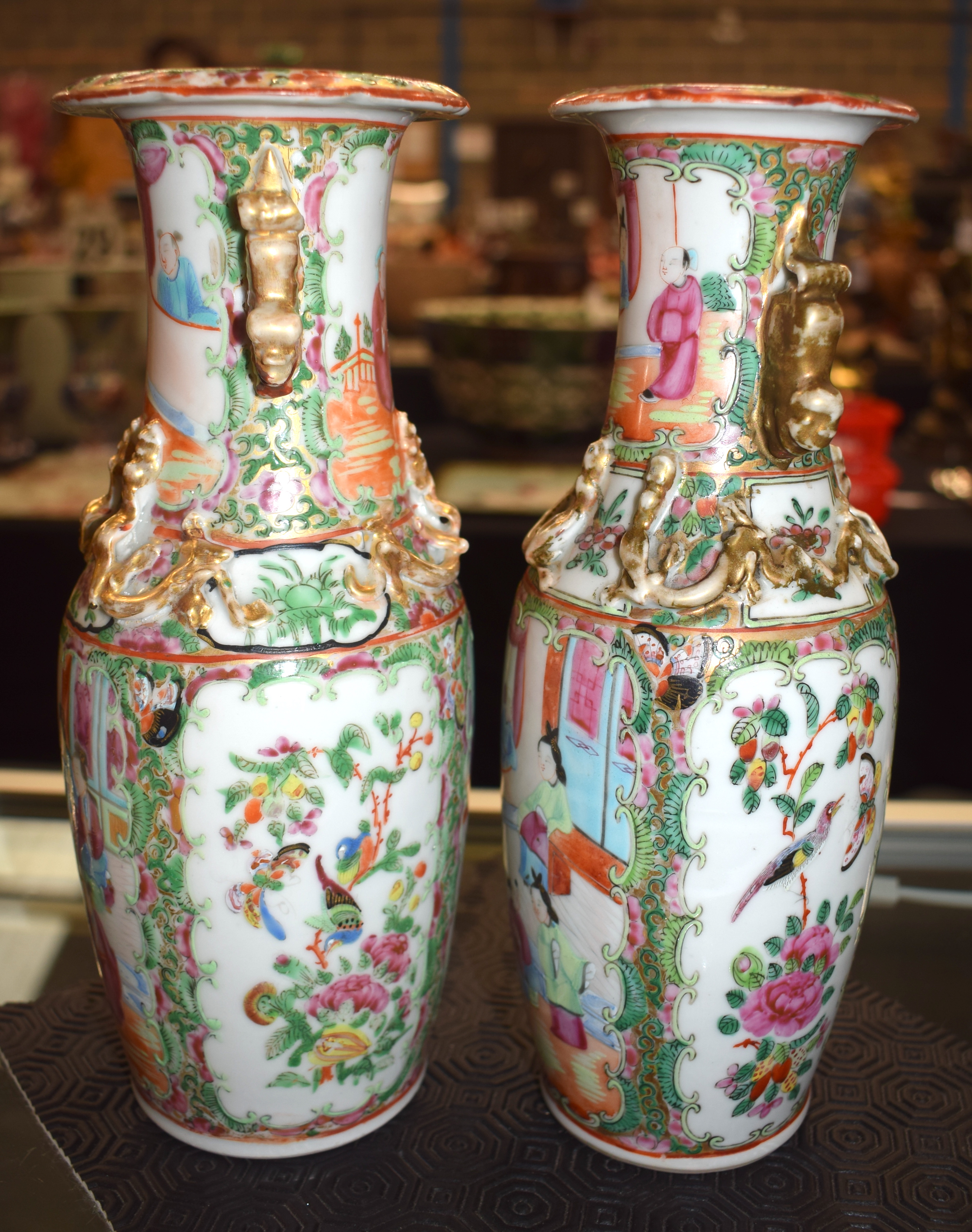 A NEAR PAIR OF 19TH CENTURY CHINESE CANTON FAMILLE ROSE VASES Qing. 26 cm high. - Image 5 of 8