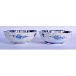 A PAIR OF 18TH/19TH CENTURY JAPANESE EDO PERIOD IMARI BOWLS painted with Buddhistic lions. 15 cm wi