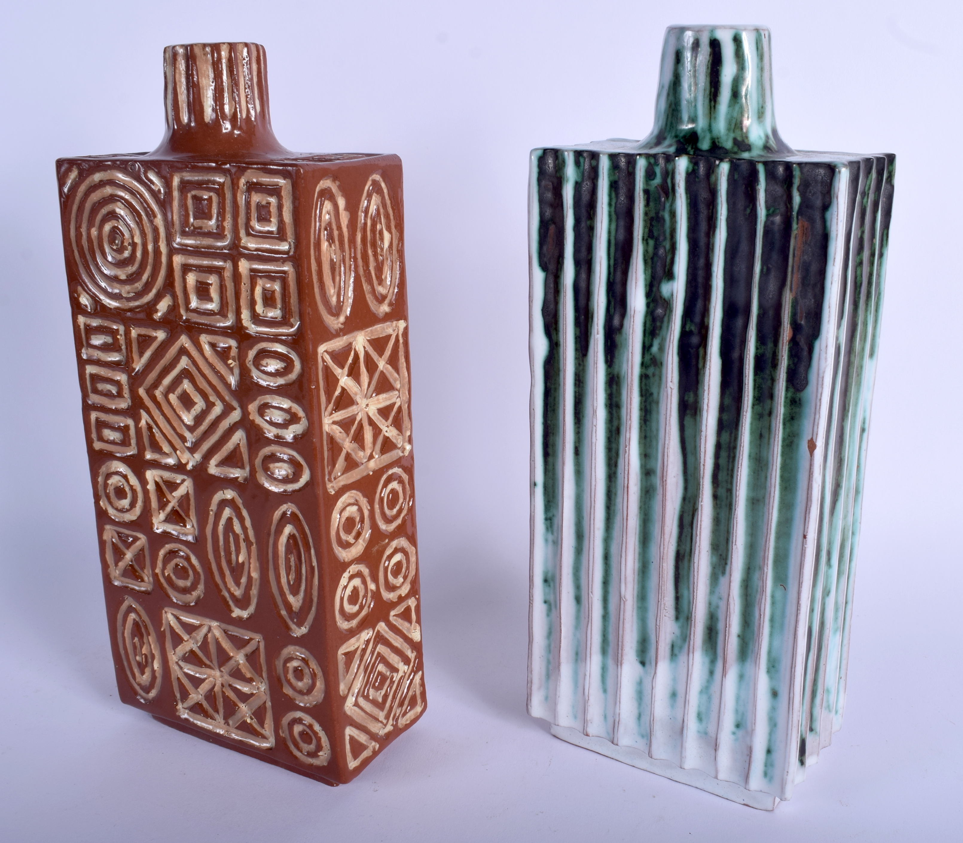 A LARGE PAIR OF STUDIO POTTERY FLASKS by Brooker. 27 cm x 10 cm. - Bild 2 aus 3