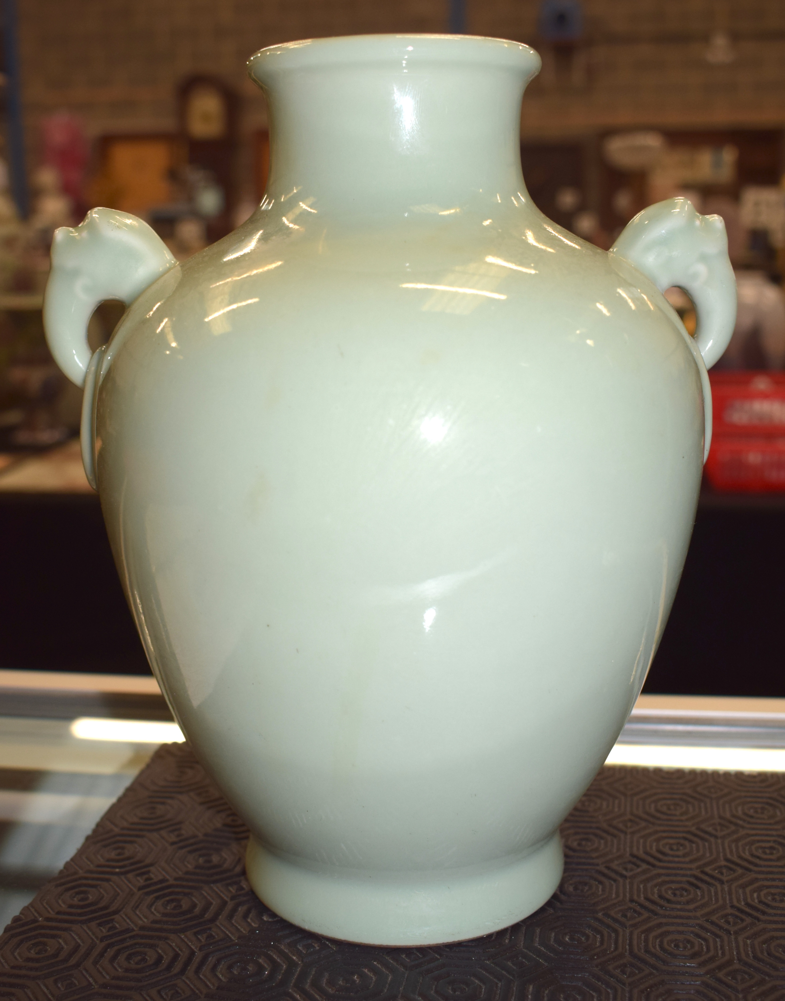 A CHINESE CELADON TWIN HANDLED PORCELAIN VASE bearing Qianlong marks to base. 24 cm x 14 cm. - Image 9 of 12