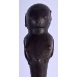 AN EARLY 20TH CENTURY AFRICAN MAKONDE TRIBAL HARDWOOD STAFF of figural form. 40 cm long.