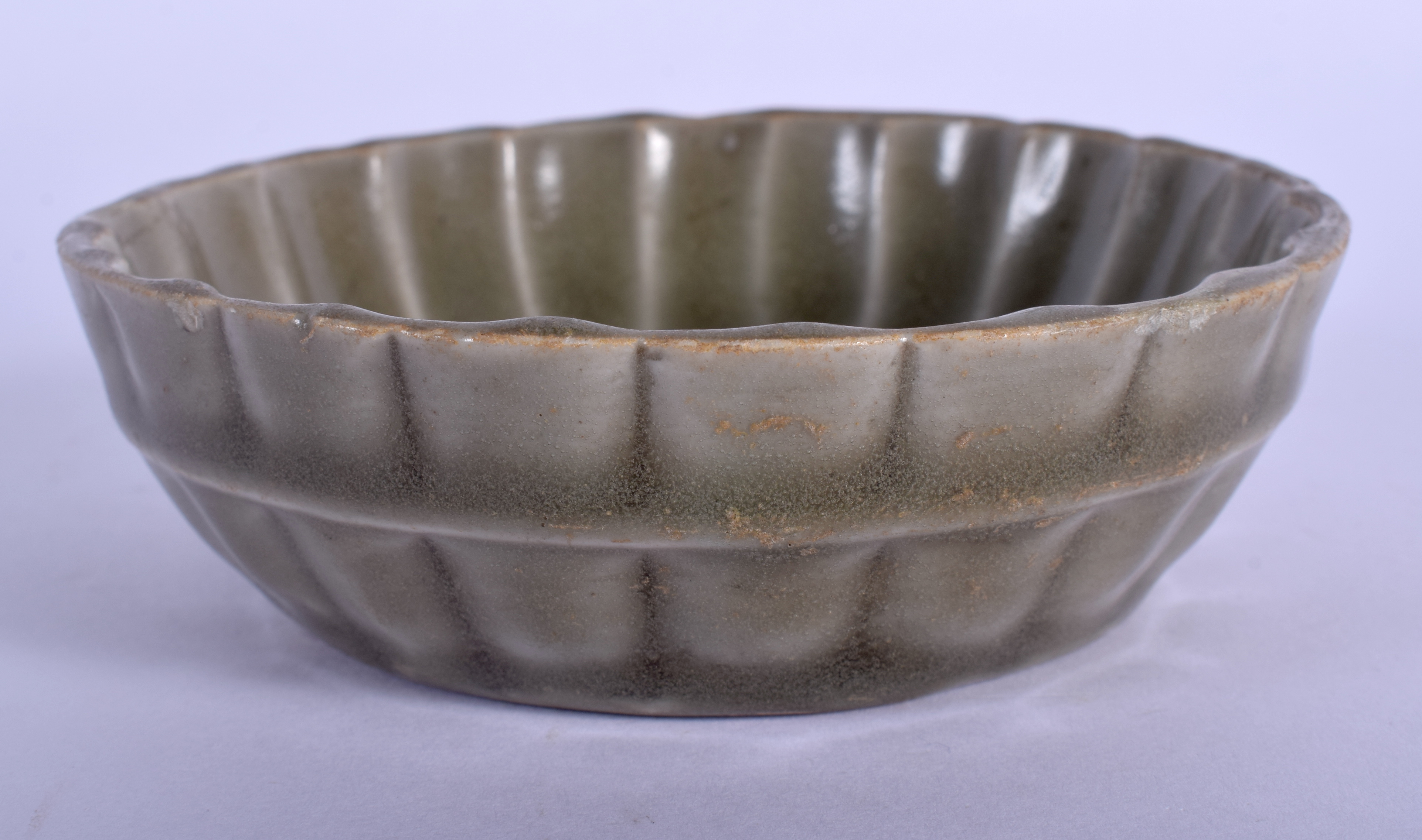 AN EARLY CHINESE YUAN/MING DYNASTY CELADON BRUSH WASHER of fluted form. 10 cm diameter. - Image 2 of 4