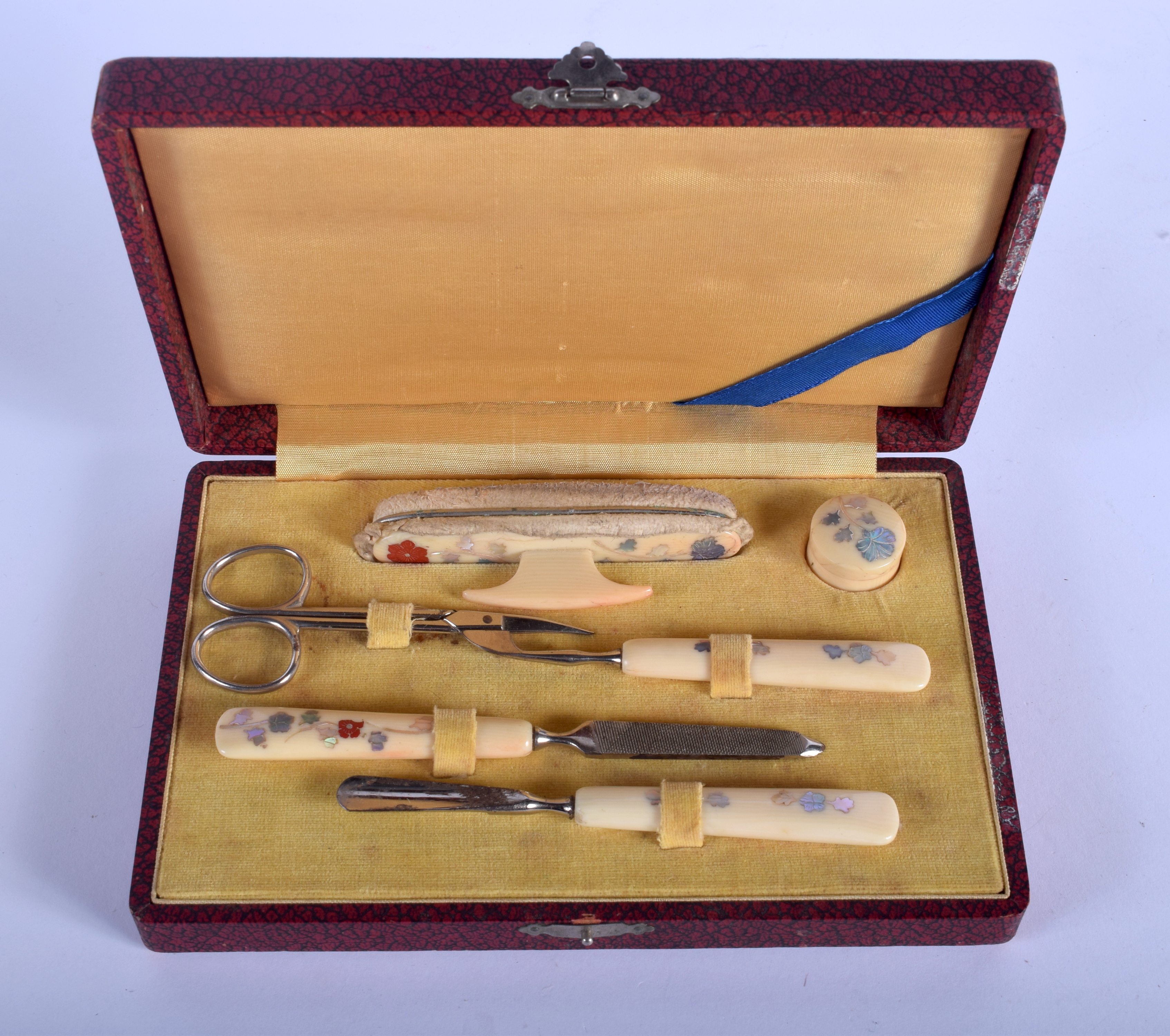 AN EARLY 20TH CENTURY JAPANESE MEIJI PERIOD CARVED SHIBAYAMA IVORY SEWING KIT. (qty)