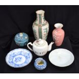 A group of seven Chinese Ceramics (7)