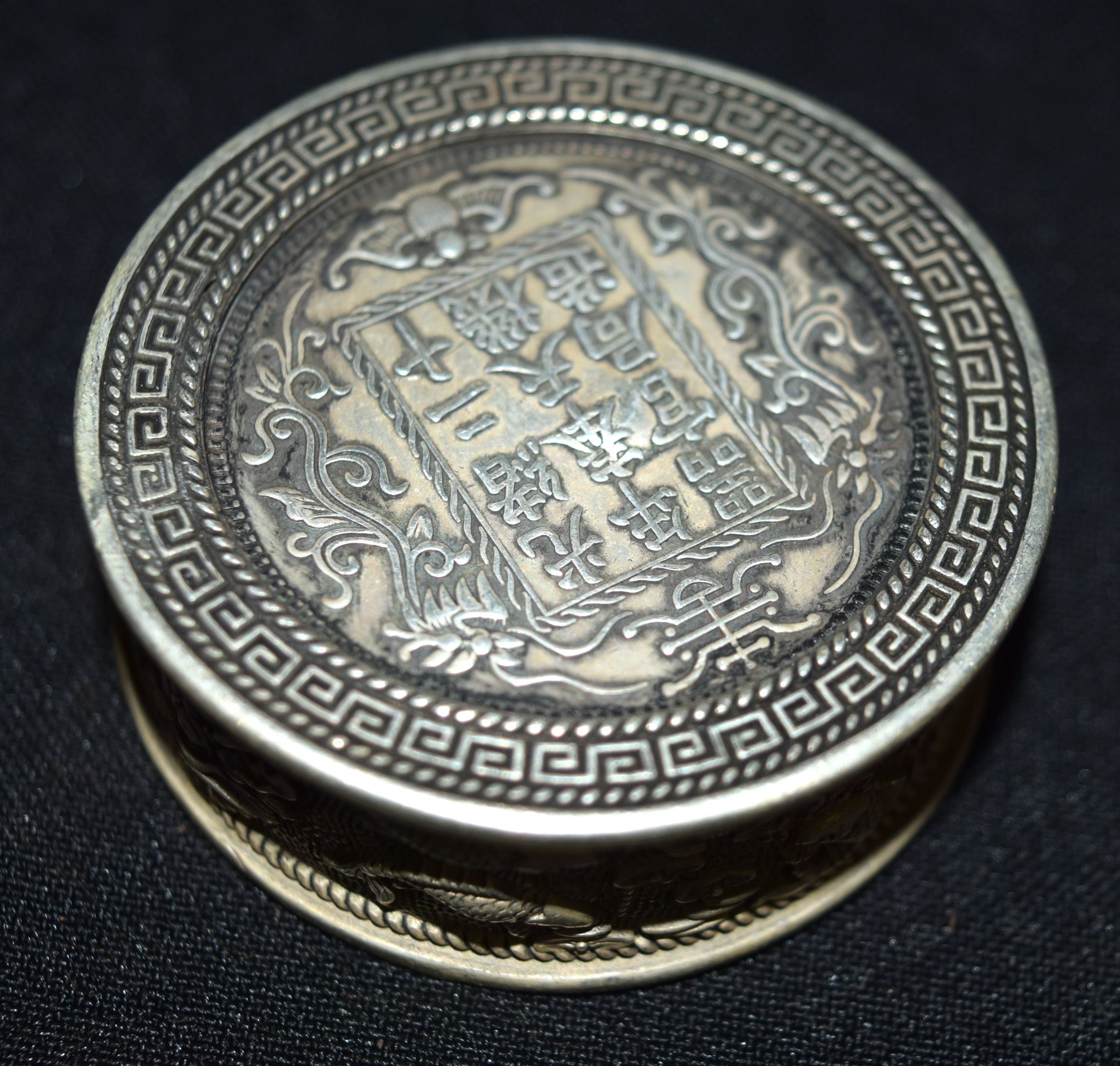 A Chinese white metal embossed coin box 5 x 2 cm - Image 2 of 7