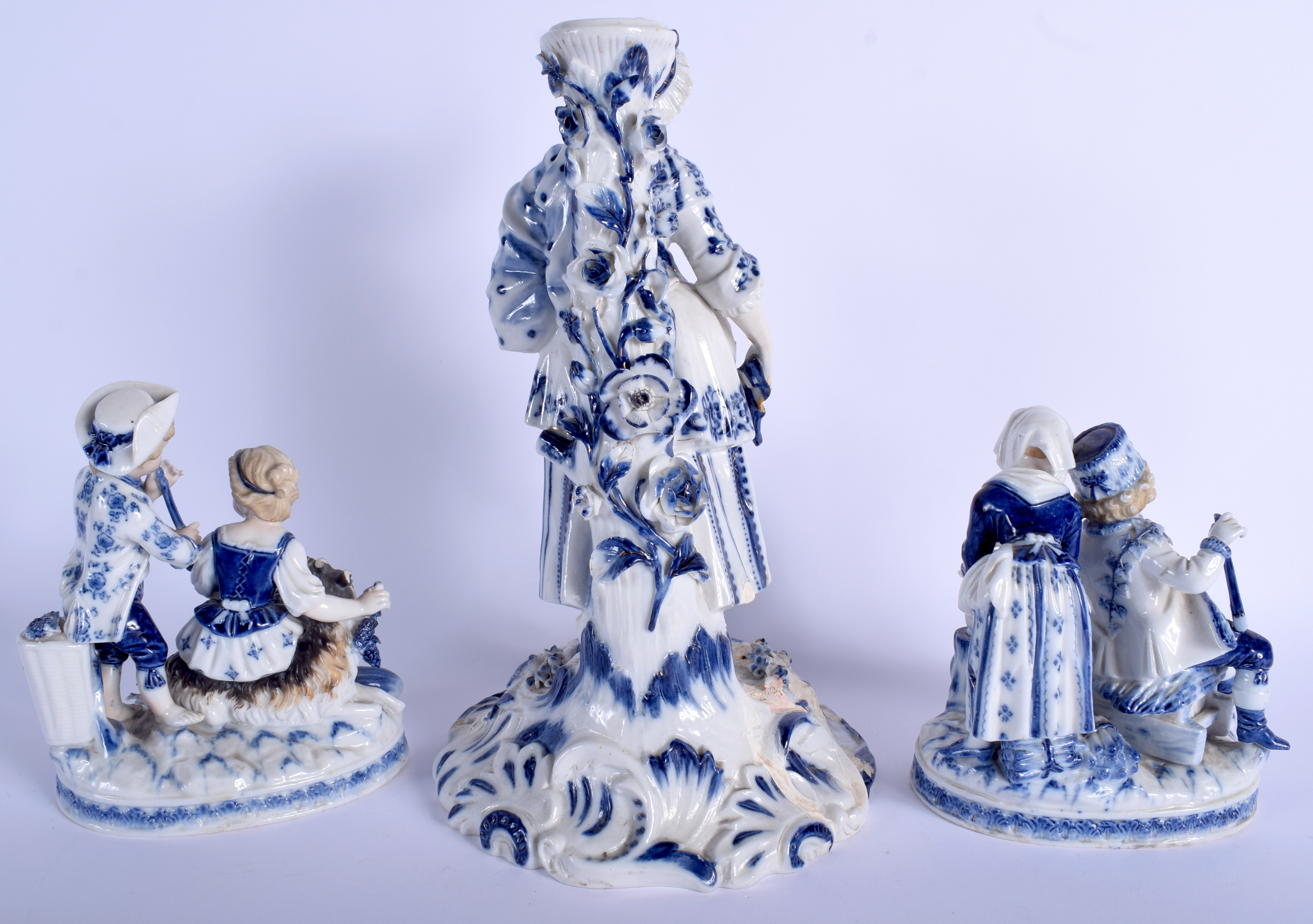 A PAIR OF 19TH CENTURY GERMAN AUGUSTUS REX PORCELAIN FIGURES together with a large matching figure. - Bild 2 aus 3
