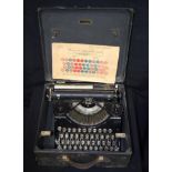 Vintage Underwood typewriter with case. 13cm x 26cm