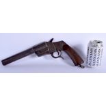 A LARGE ANTIQUE STEEL BARREL FLARE GUN. 36 cm x 18 cm.