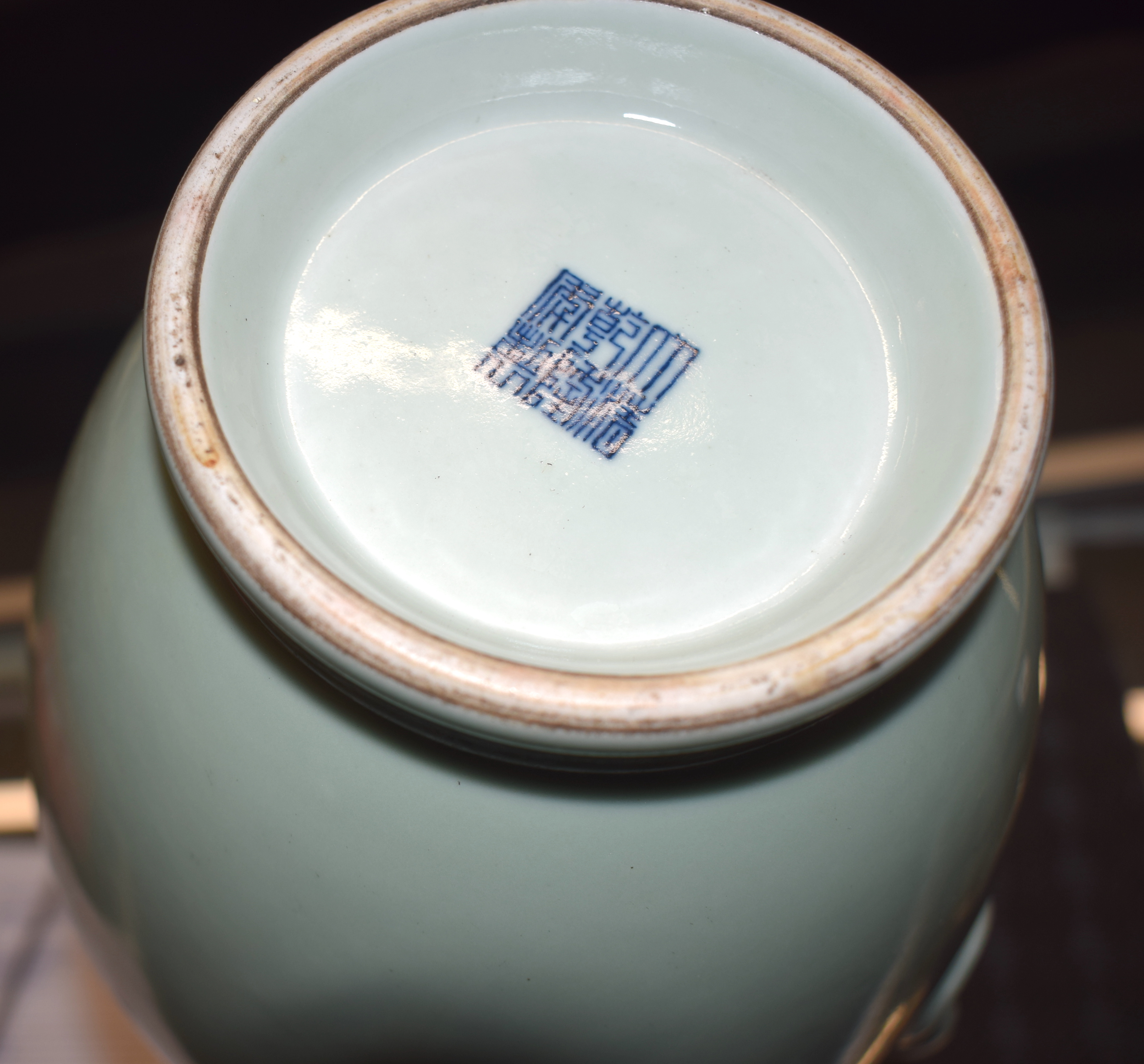 A CHINESE CELADON TWIN HANDLED PORCELAIN VASE bearing Qianlong marks to base. 24 cm x 14 cm. - Image 11 of 12