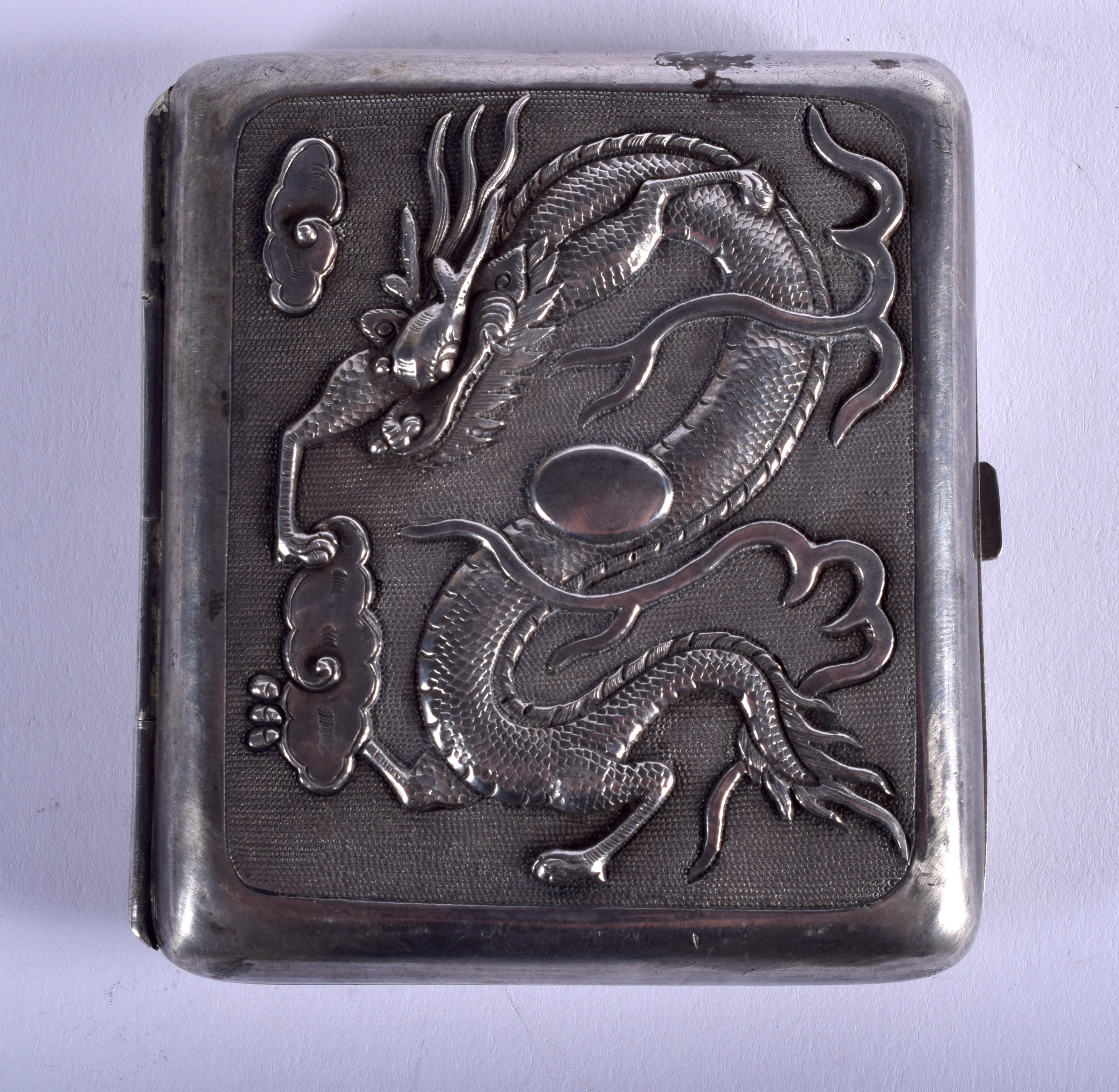 A 19TH CENTURY CHINESE EXPORT SILVER CASE in the manner of Wang Hing. 75 grams. 6.5 cm x 7.5 cm.