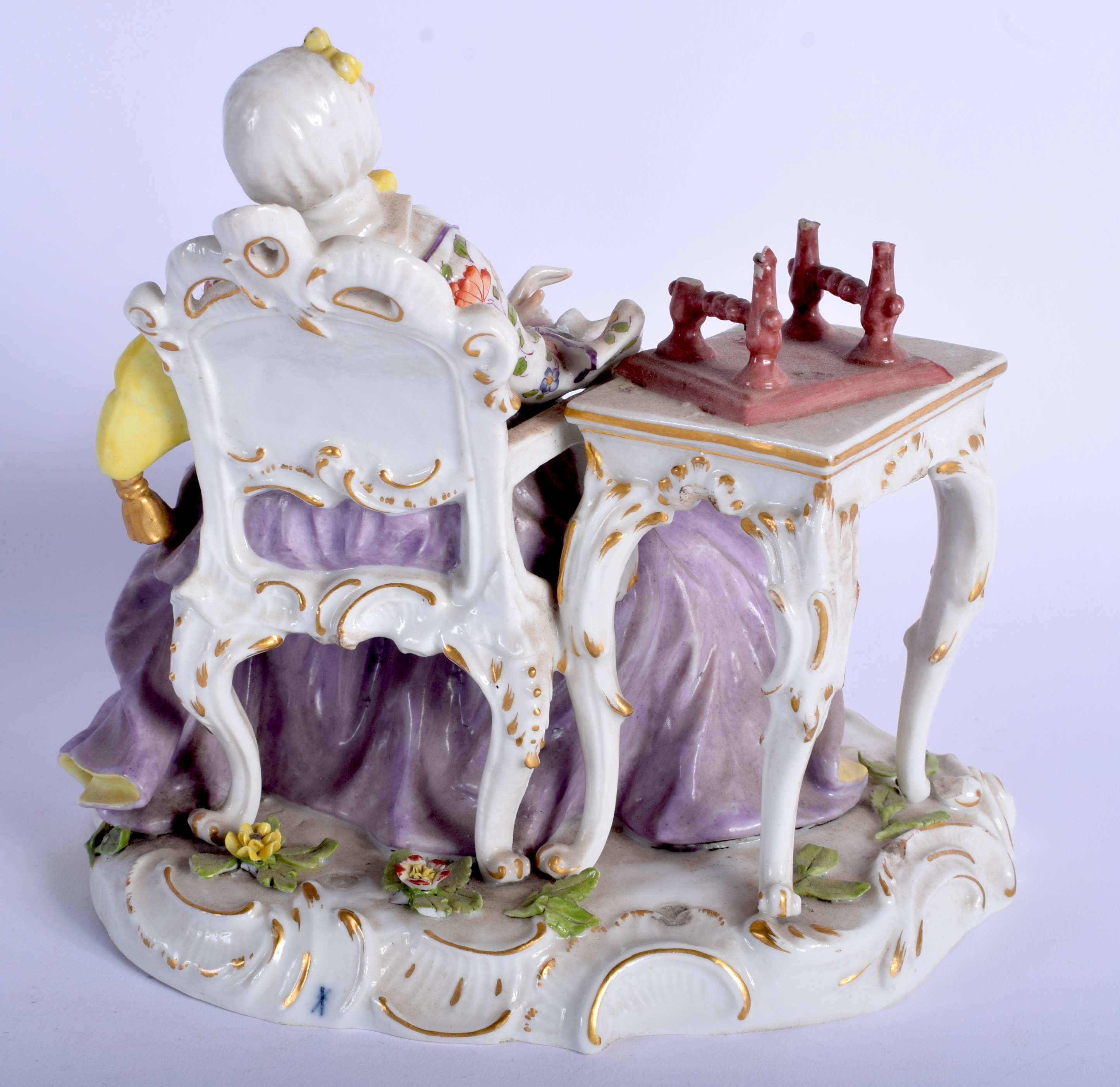 A 19TH CENTURY GERMAN SITZENDORF PORCELAIN FIGURE OF FEMALE modelled upon a chair. 21 cm x 14 cm. - Bild 2 aus 3