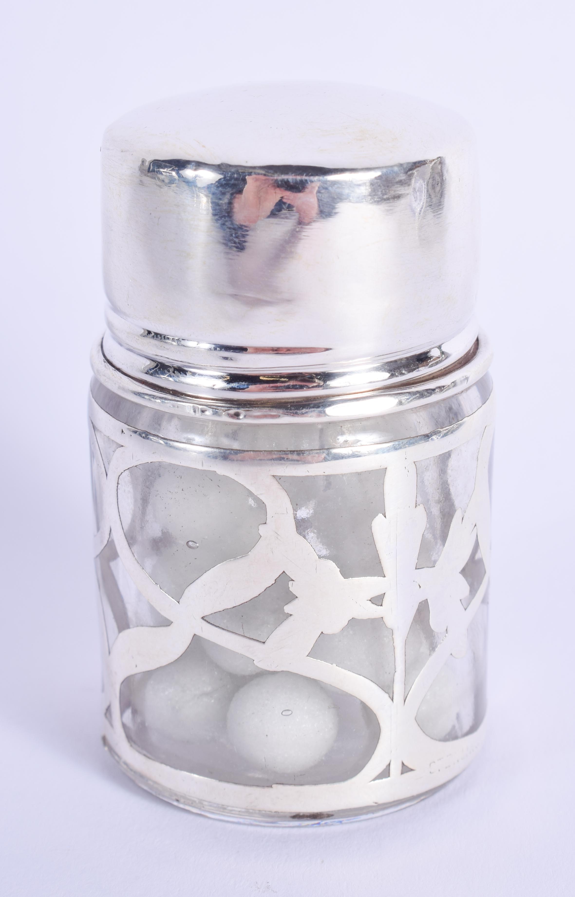 AN ART NOUVEAU SILVER OVERLAID SCENT BOTTLE. 6.5 cm high.