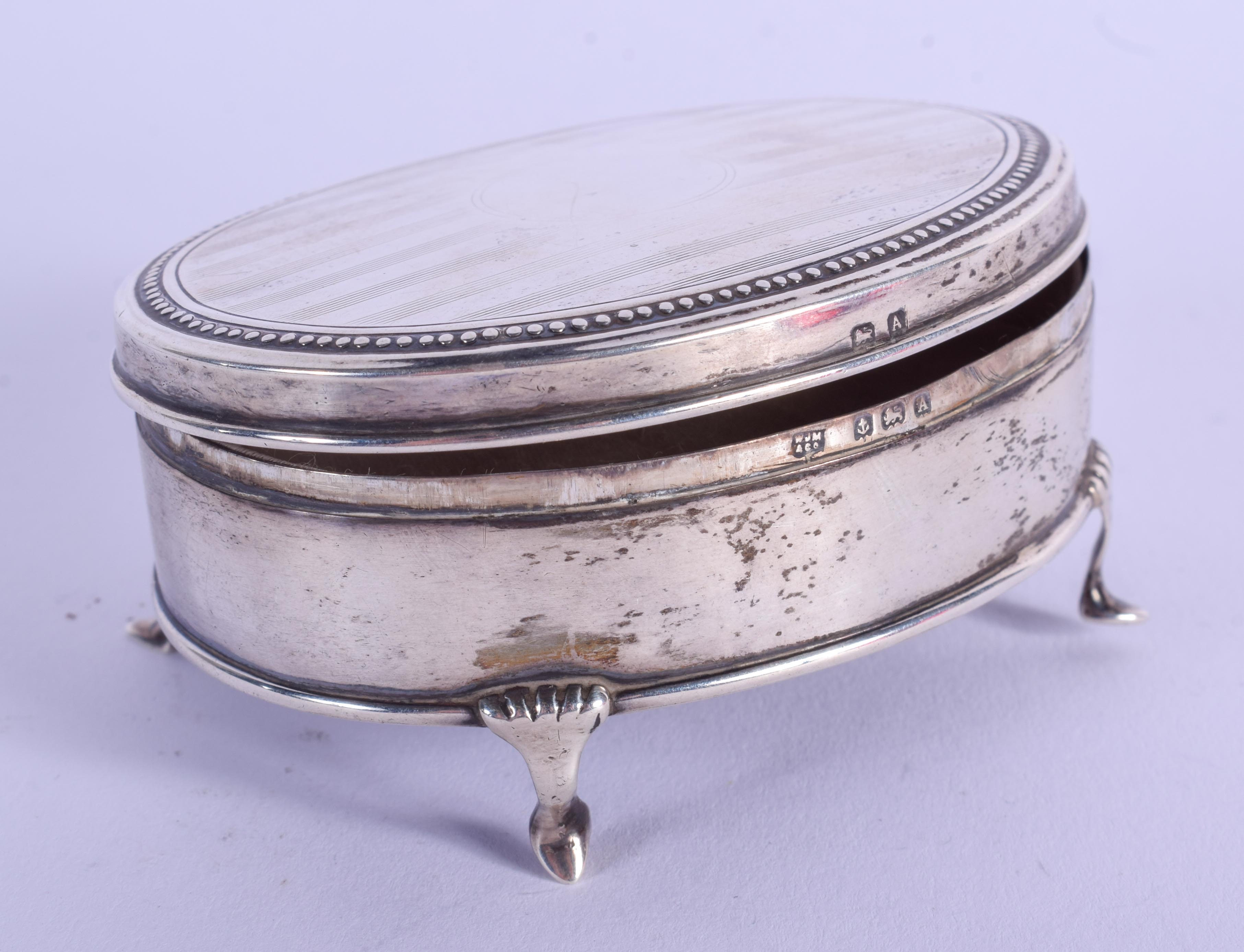 A 1920S SILVER BOX. Birmingham 1925. 94 grams. 8 cm x 6 cm.