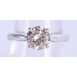 A GOOD 18CT WHITE GOLD AND DIAMOND RING of approximately 1.7cts. M/N. 4.5 grams.