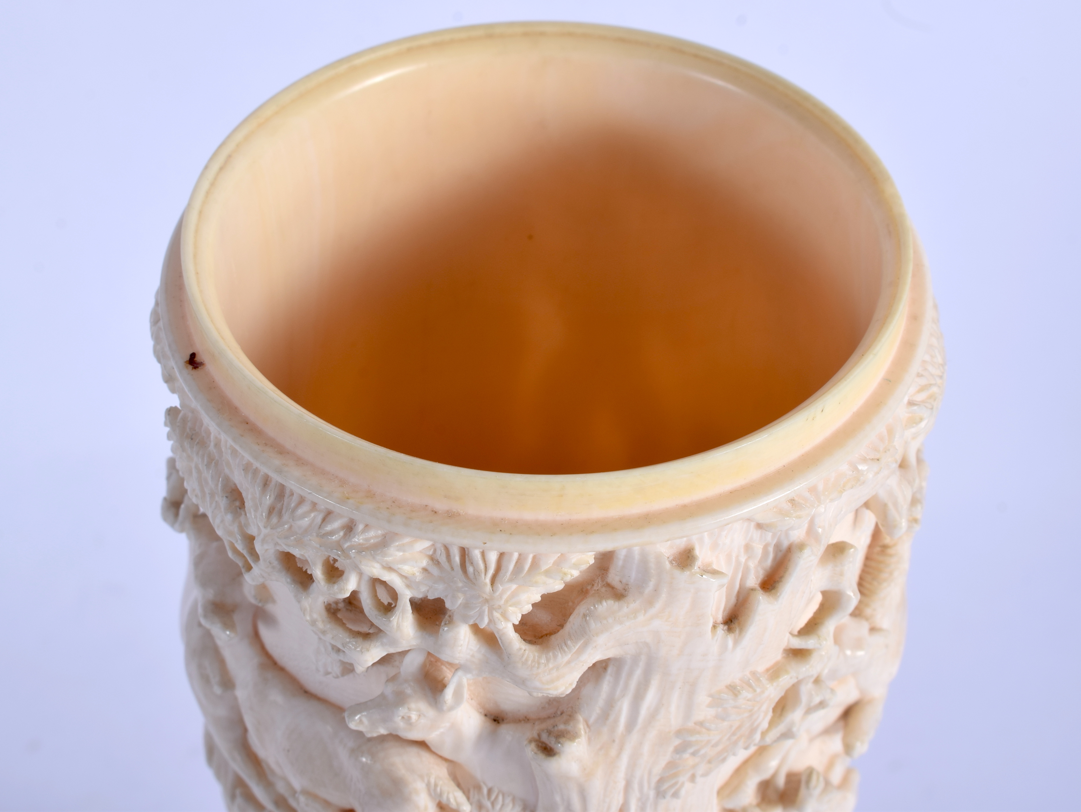 A RARE LARGE 19TH CENTURY EUROPEAN CARVED DIEPPE IVORY VASE AND COVER decorated with figures and due - Image 11 of 29