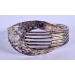 A STYLISH DESIGNER SILVER BANGLE. 37 grams. 8.25 cm wide.