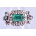 A FINE EARLY 20TH CENTURY GOLD DIAMOND AND EMERALD RING. L/M. 5.2 grams. Emerald 0.6 cm x 0.4 cm.