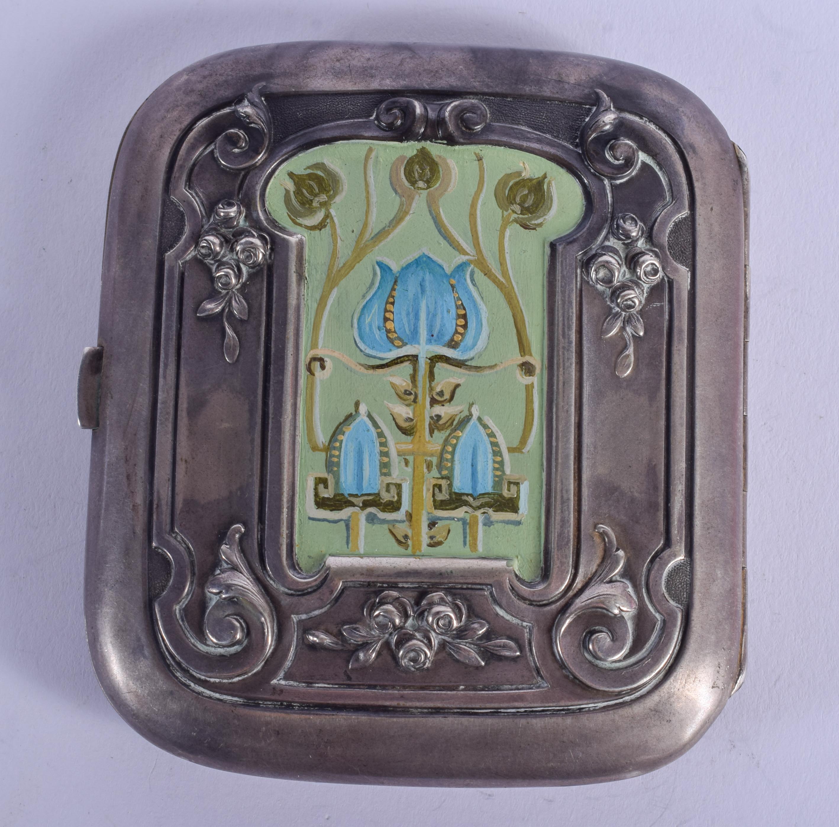 AN ART NOUVEAU CONTINENTAL SILVER CIGARETTE CASE with painted lacquered panels. 69 grams. 6.5 cm x 8 - Bild 2 aus 4