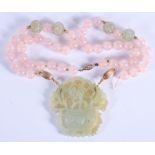 A CHINESE GOLD QUARTZ AND JADE NECKLACE. 60 cm long.