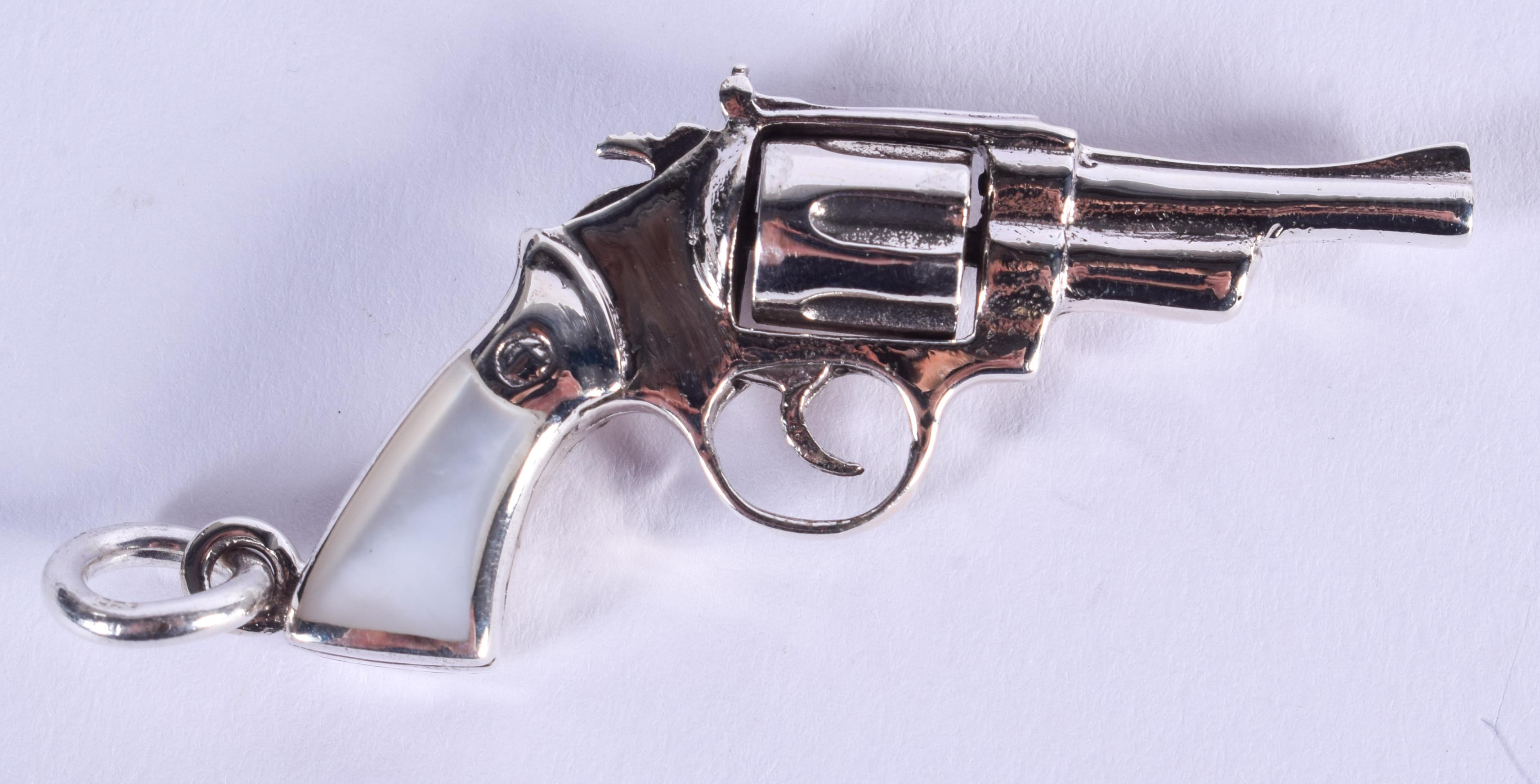 A SILVER AND MOTHER OF PEARL PISTOL. 5 cm wide. - Image 2 of 2